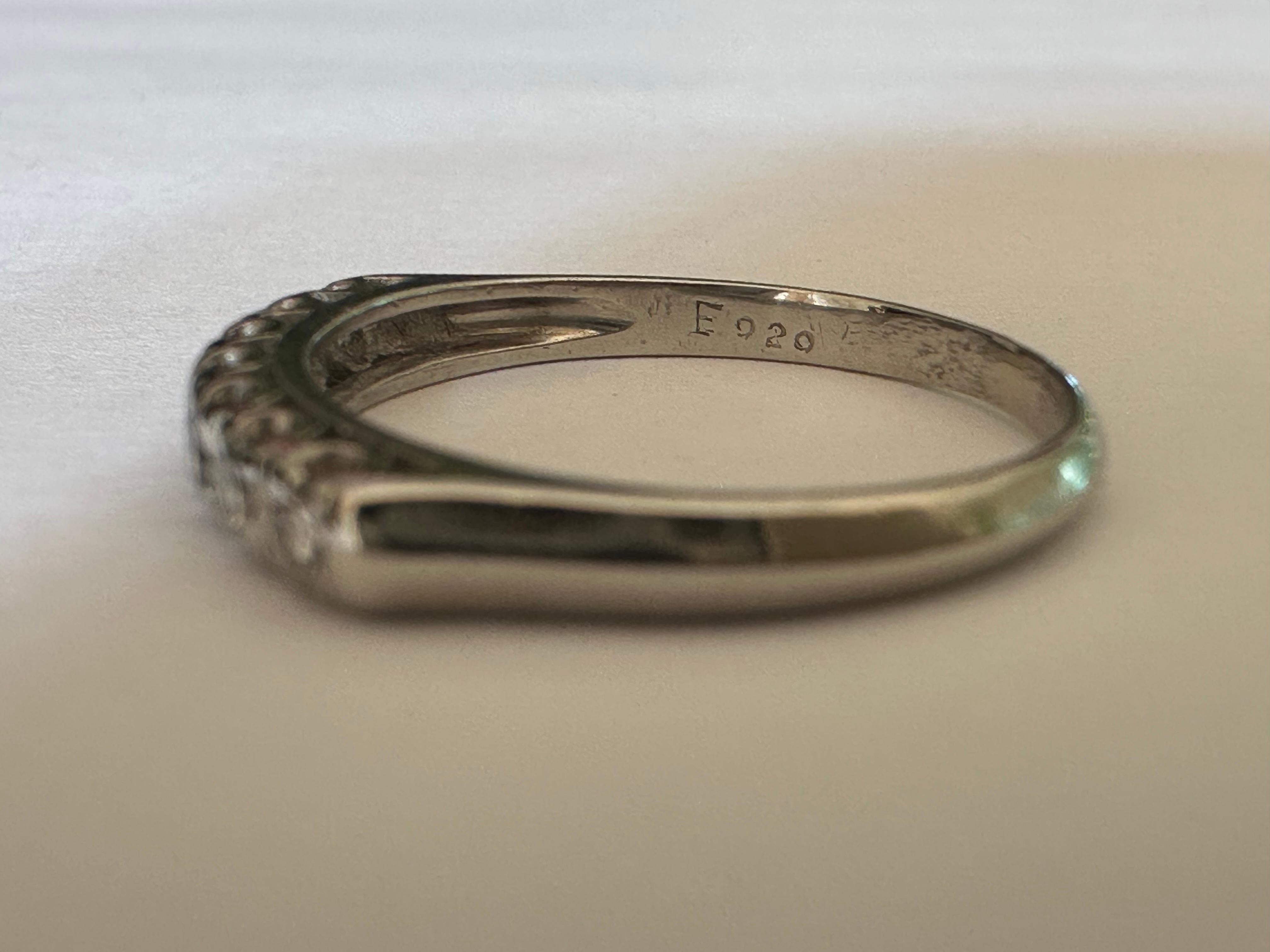 Art Deco Sieben-Stein Diamant und Platin Band im Angebot 2