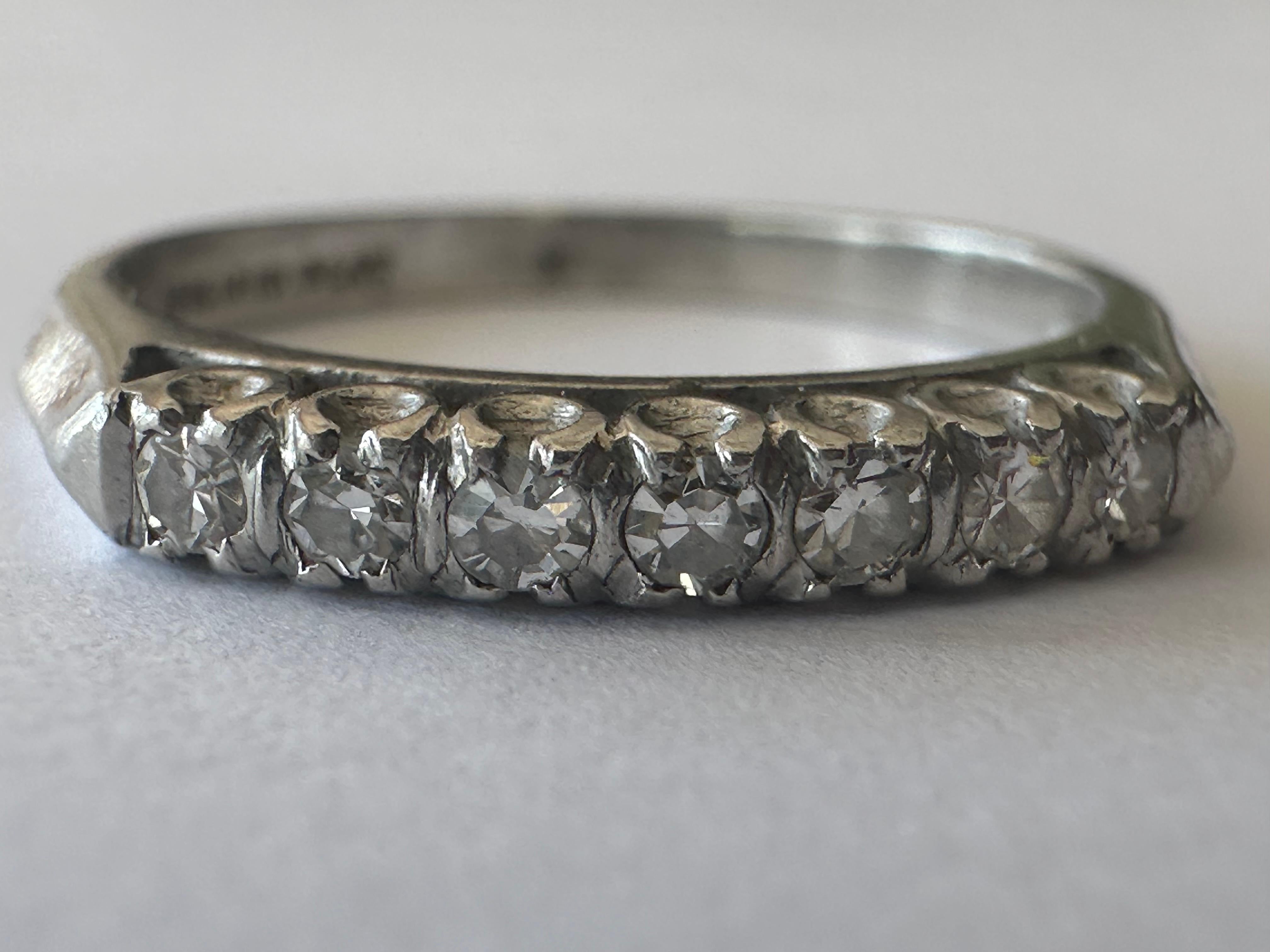 Art Deco Seven Stone Diamond and Platinum Band  For Sale 4