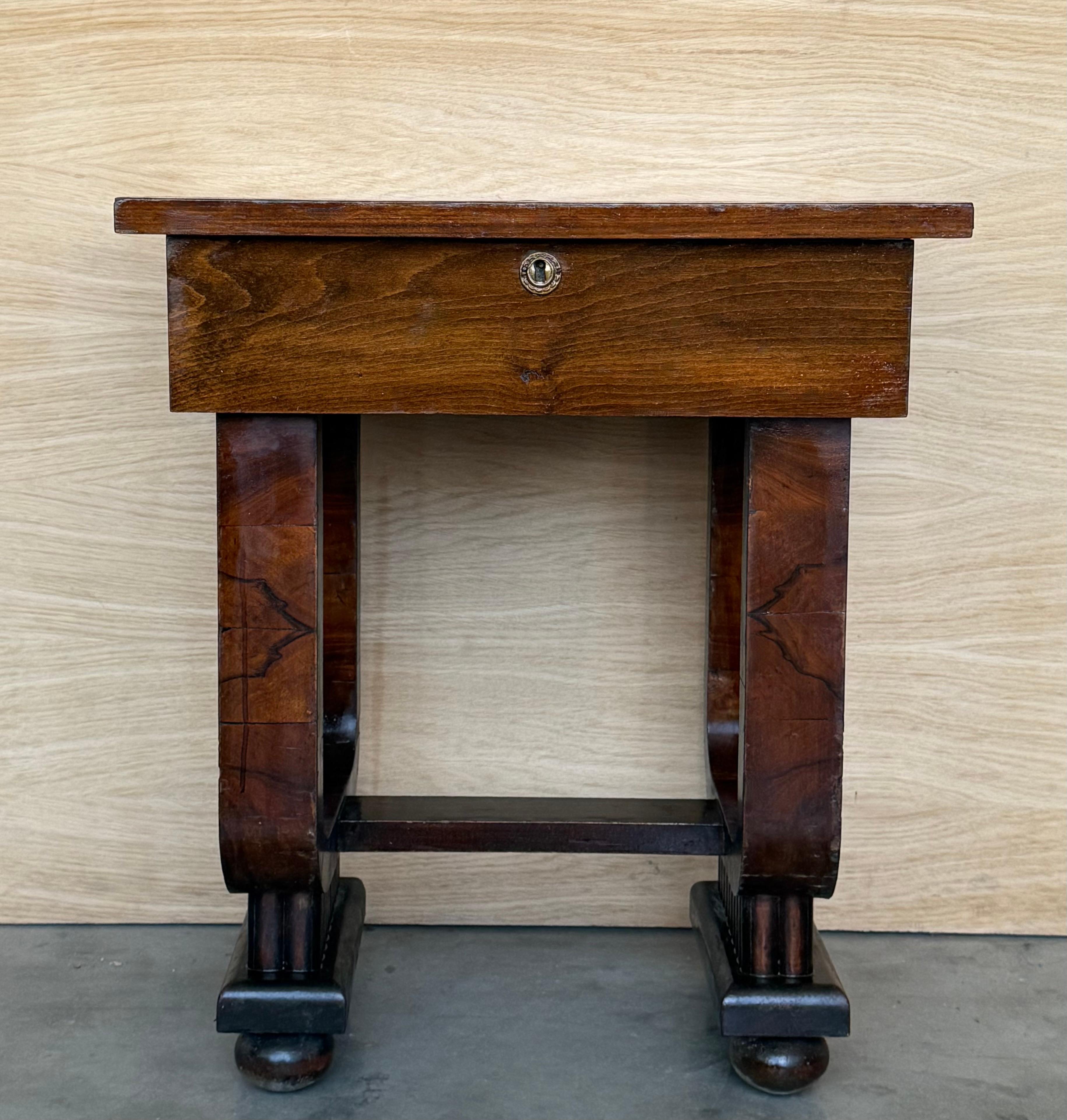 Art Deco Sewing Stand Work or Side table Table with Black Ebonized details In Good Condition For Sale In Miami, FL