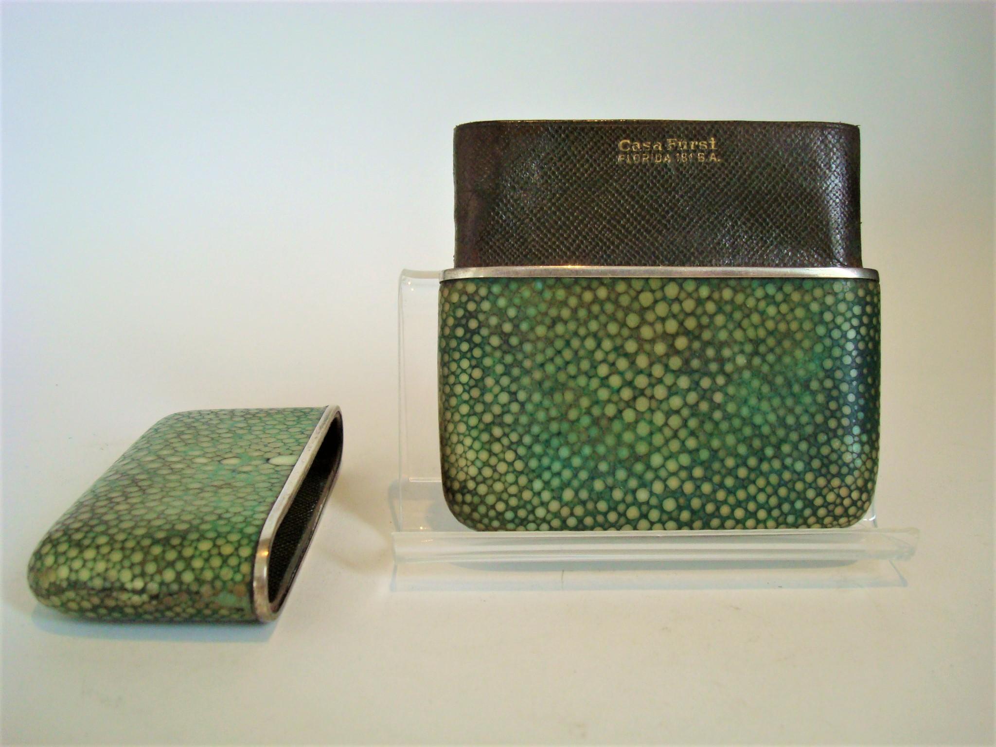 Exquisite shagreen cigar case with silver collar. Expands for differing lengths of small cigar or cigarettes.
Made in the U.K. in the 1900-1920´s. It has the stamp of the retail shop in Buenos Aires.