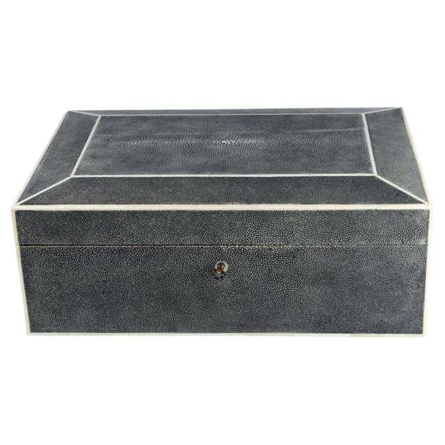 Traditional Japanese Inro box with five compartments For Sale at 1stDibs
