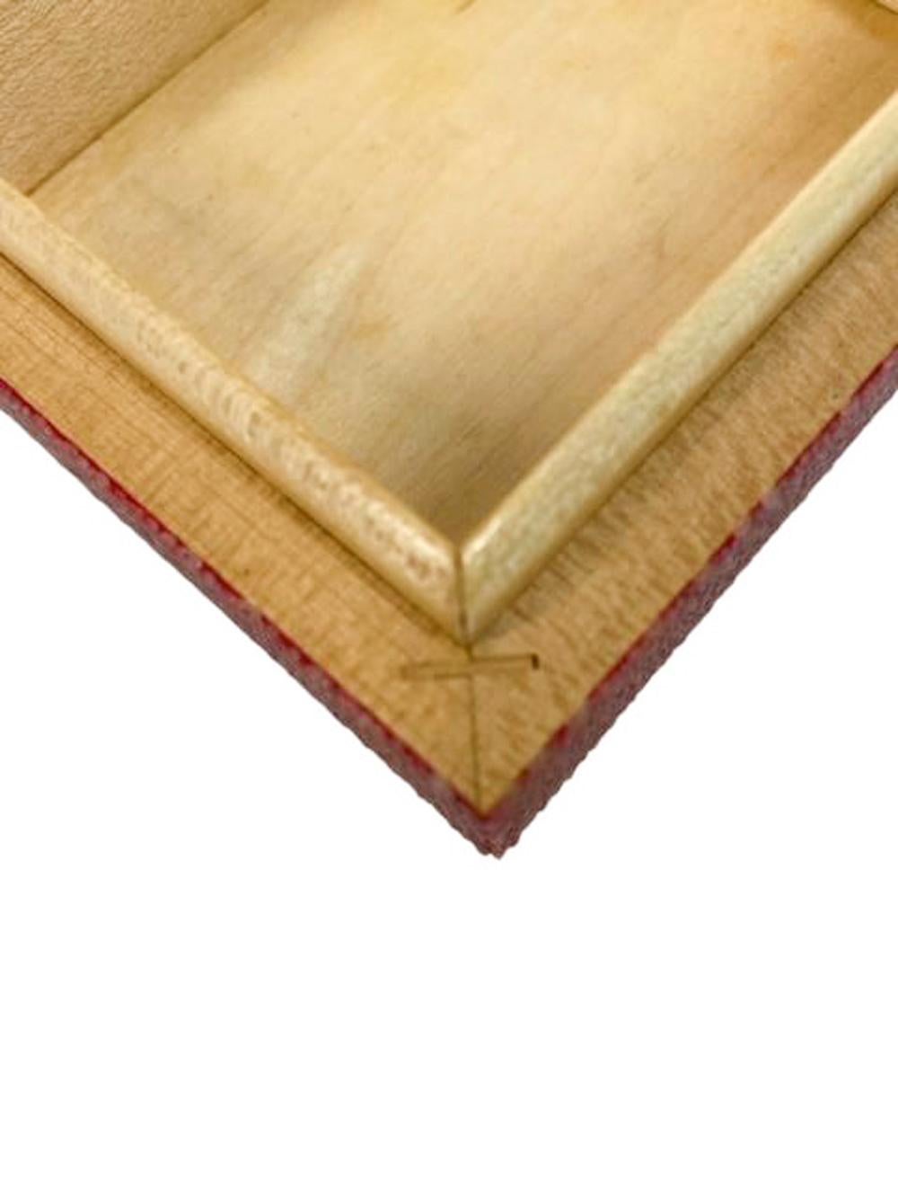 Art Deco Shagreen Deckelschachtel in ungewöhnlicher Korallenroter Farbe auf Kugelfüßen, Art déco im Angebot 5