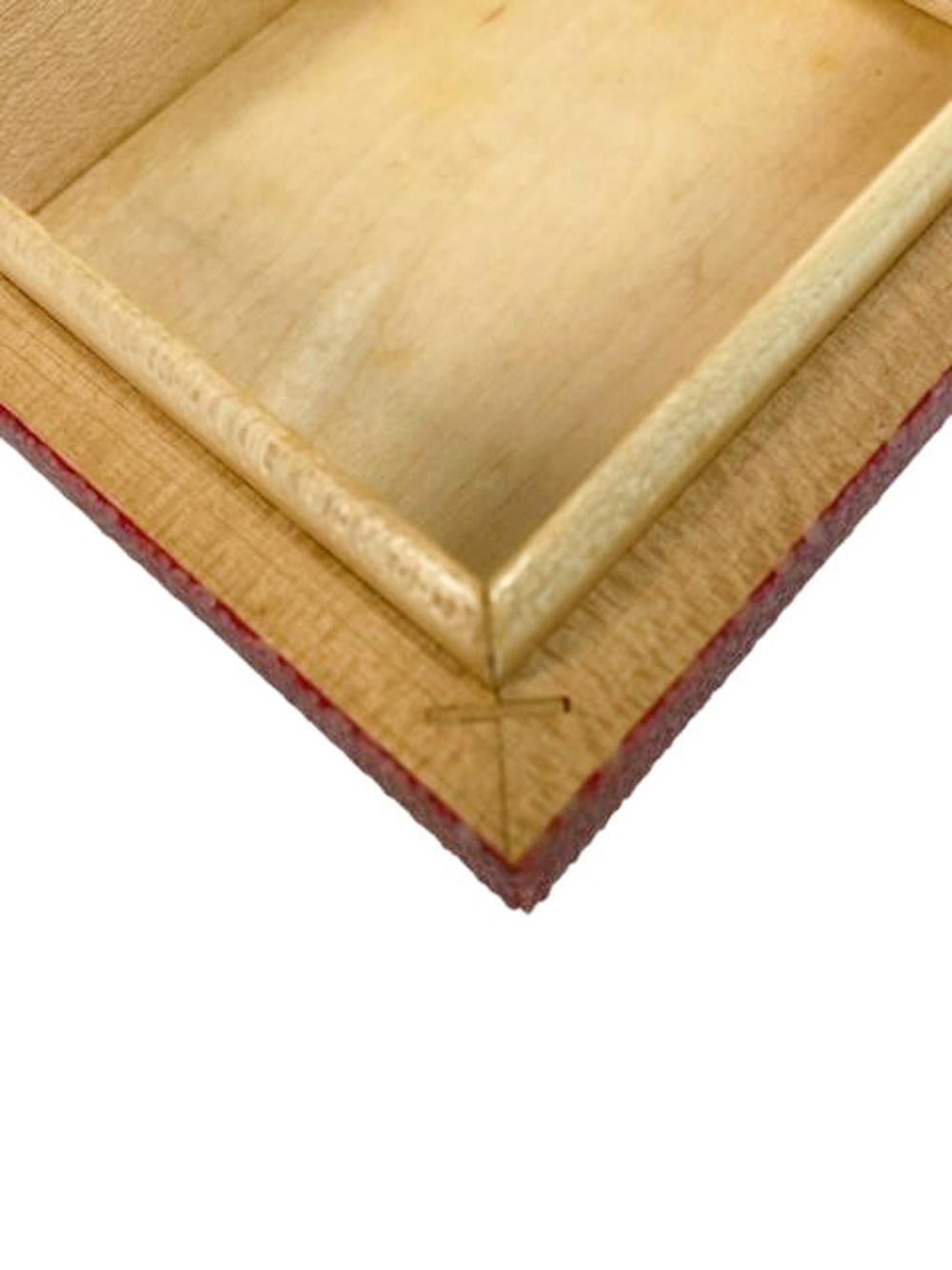Art Deco Shagreen Deckelschachtel in ungewöhnlicher Korallenroter Farbe auf Kugelfüßen, Art déco im Angebot 6