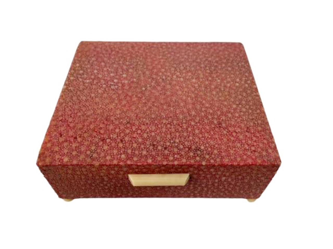 Art Deco Shagreen Deckelschachtel in ungewöhnlicher Korallenroter Farbe auf Kugelfüßen, Art déco (Knochen) im Angebot