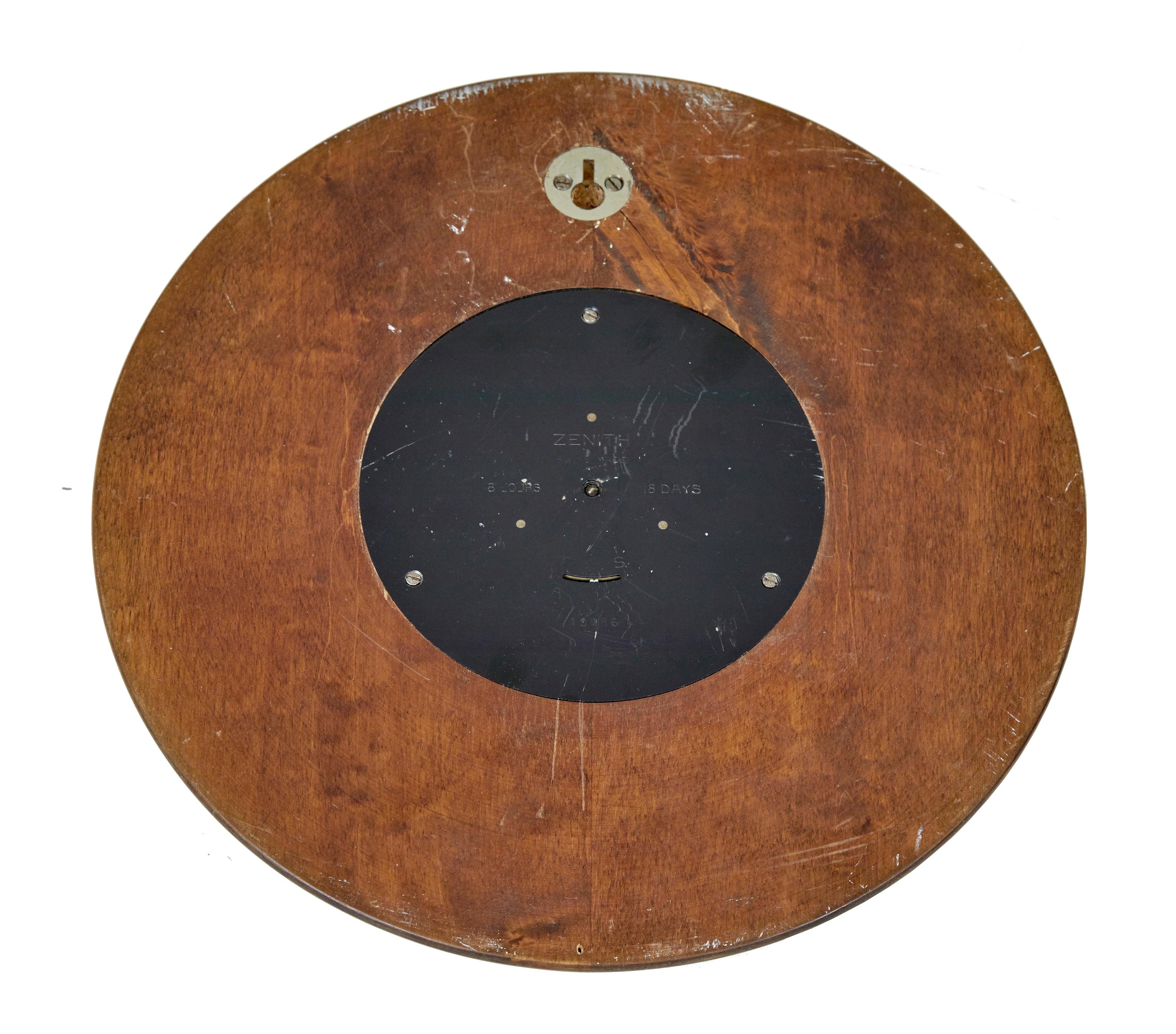 Sculpté Horloge murale Art déco par Zenith en vente