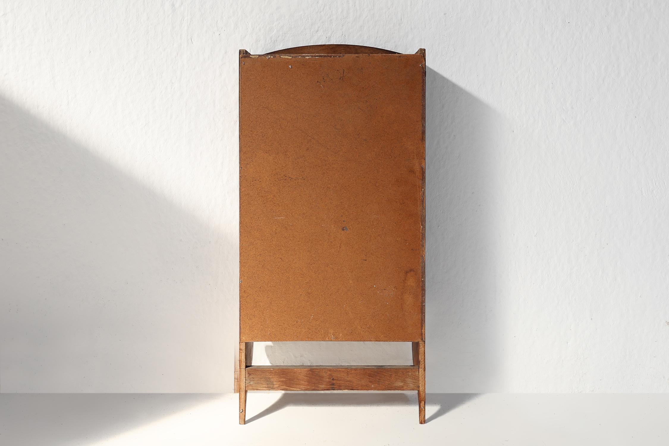 Cabinet de rasage Art Deco en Oak Oak avec miroir biseauté, France ca. 1900 en vente 2