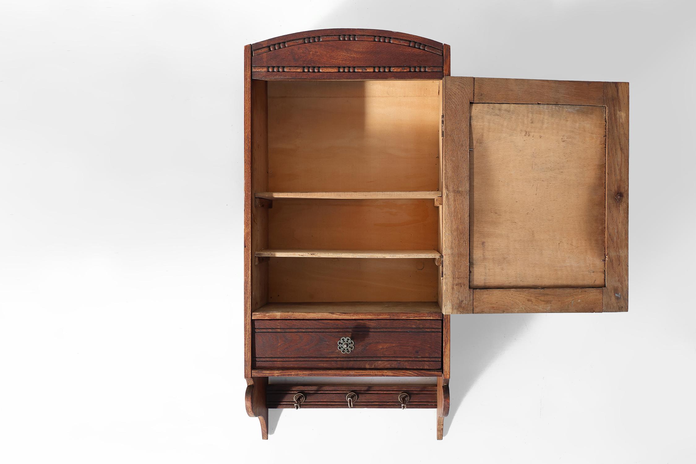 Cabinet de rasage Art Deco en Oak Oak avec miroir biseauté, France ca. 1900 Bon état - En vente à Meulebeke, BE