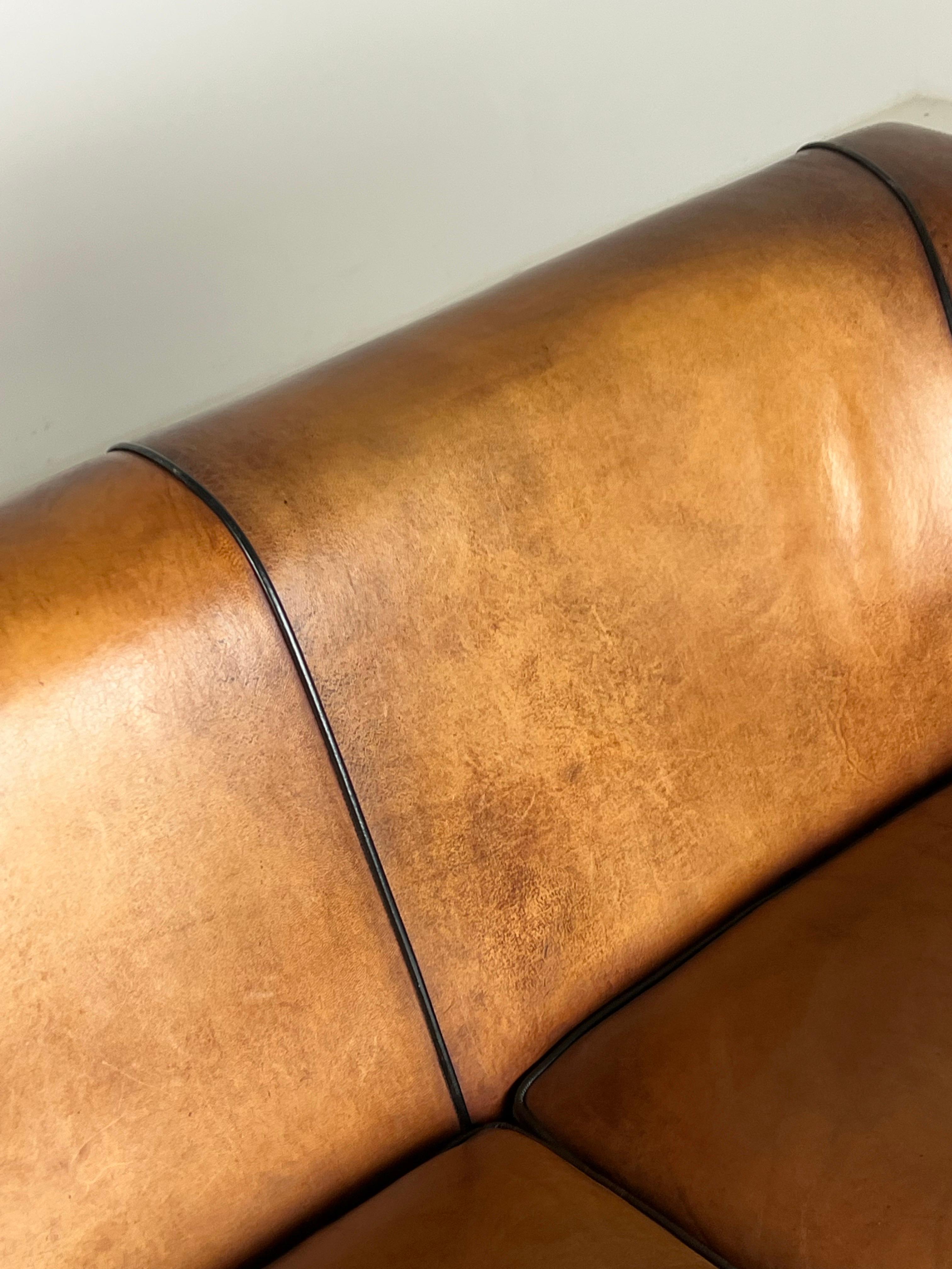 Art Deco Sofa aus Schafsleder (20. Jahrhundert) im Angebot