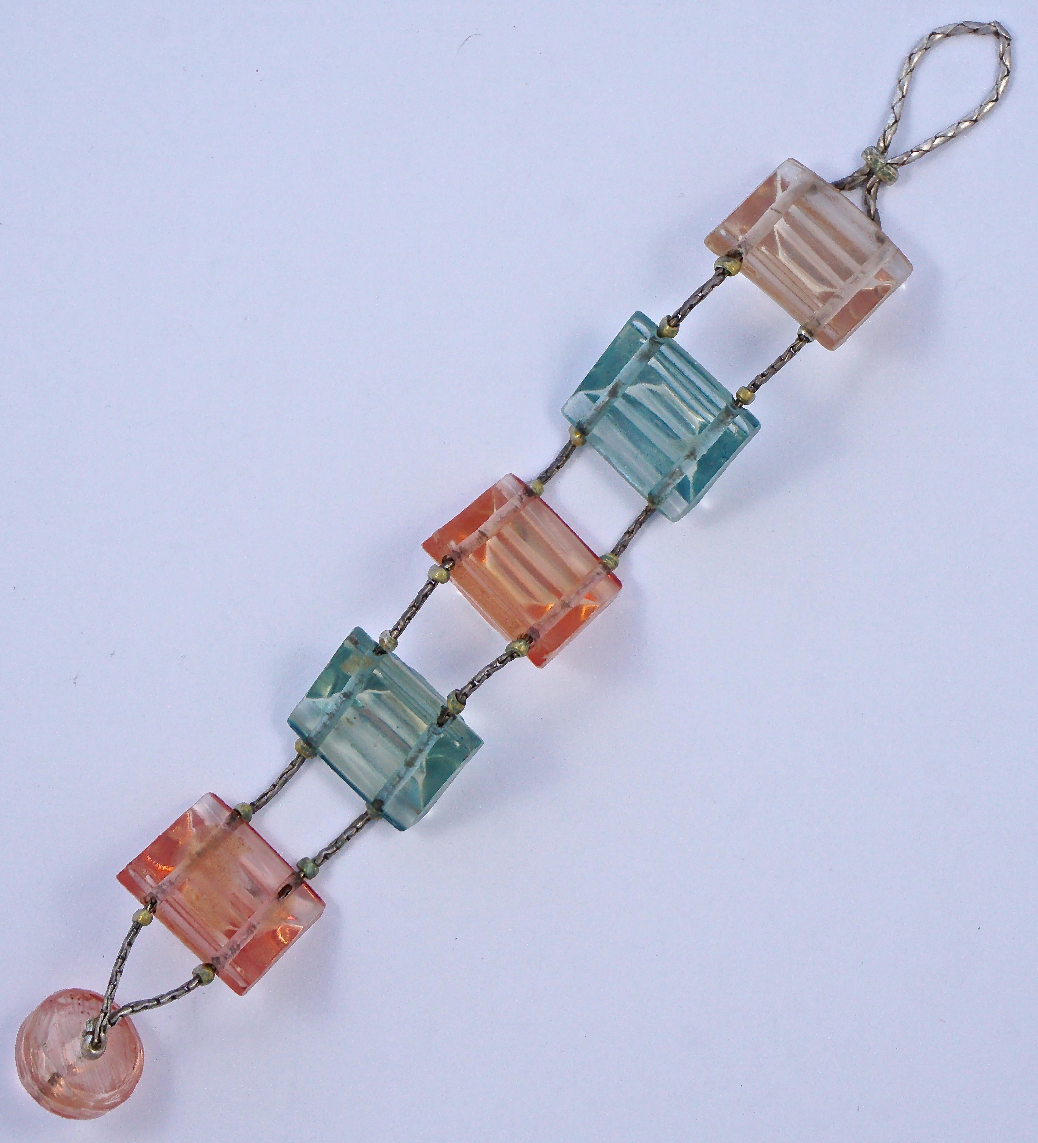 Art Deco Shell Pink and Mid Blue Plastic Beads Bracelet with Silver Tone Chain In Good Condition For Sale In London, GB