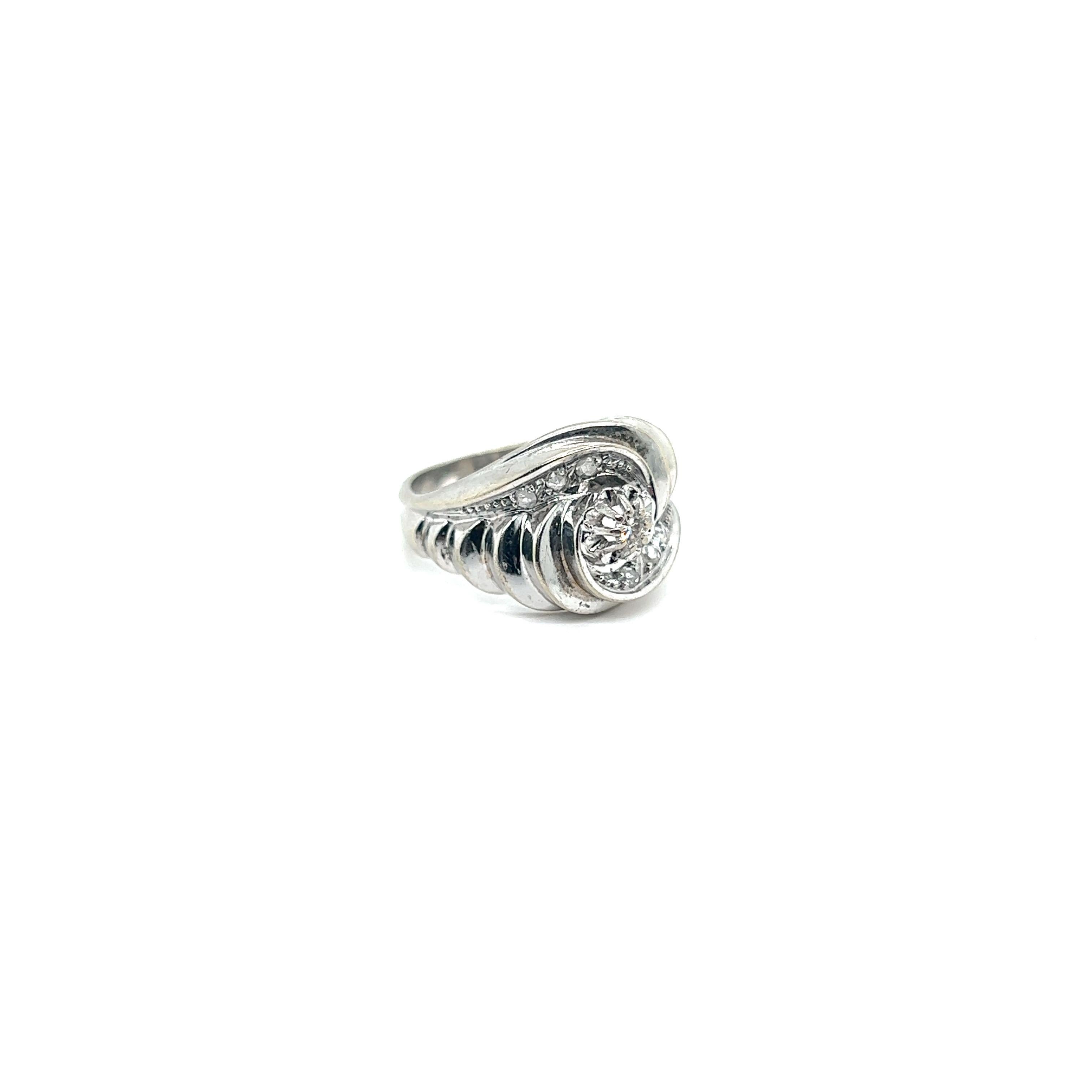 Art-Deco Shell Ring Diamonds, White Gold, Solid 18 Karat For Sale 2