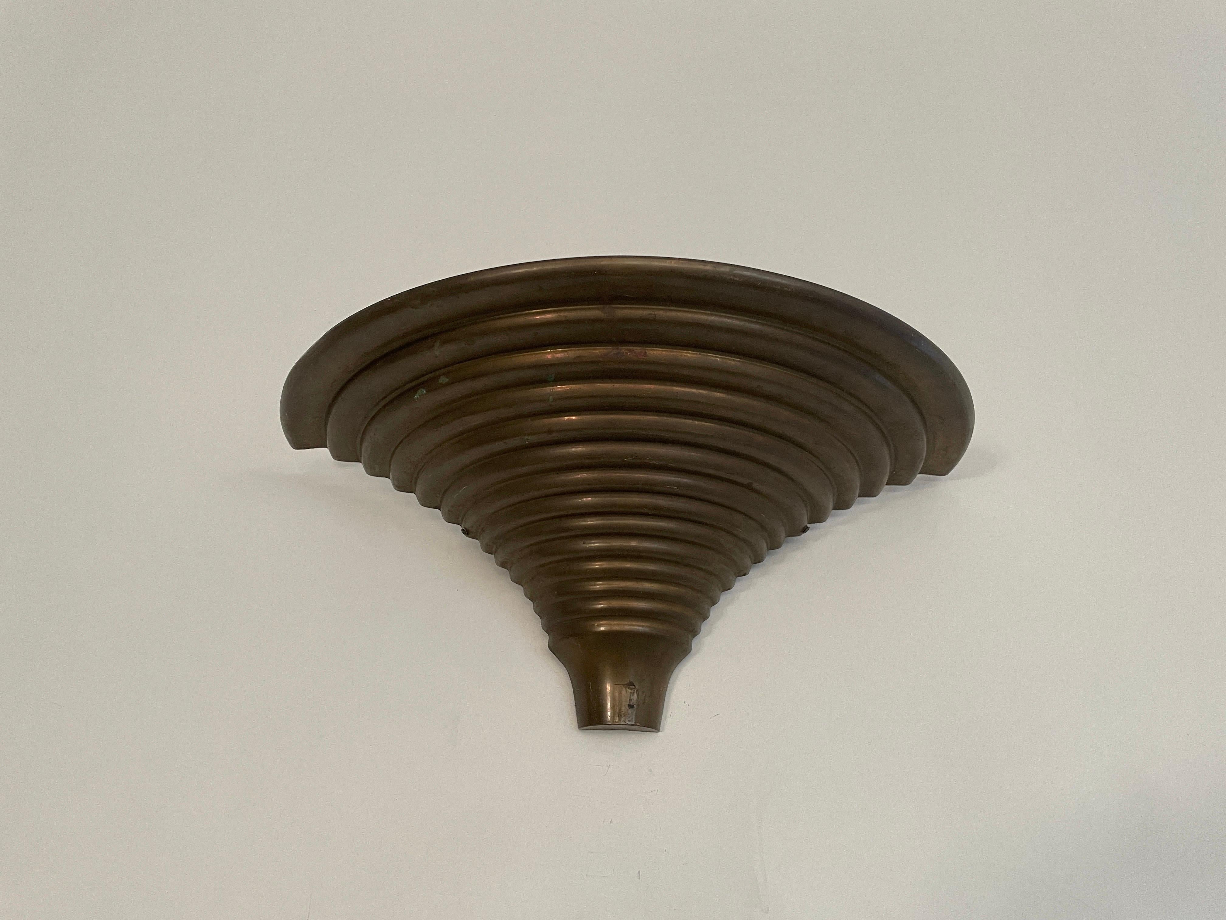 Lámpara individual Art Decó de latón en forma de concha, años 50, Alemania Italiano en venta
