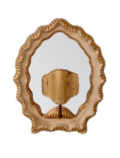 Art Deco Mirror a forma di scudo con cornice smerlata, una coppia