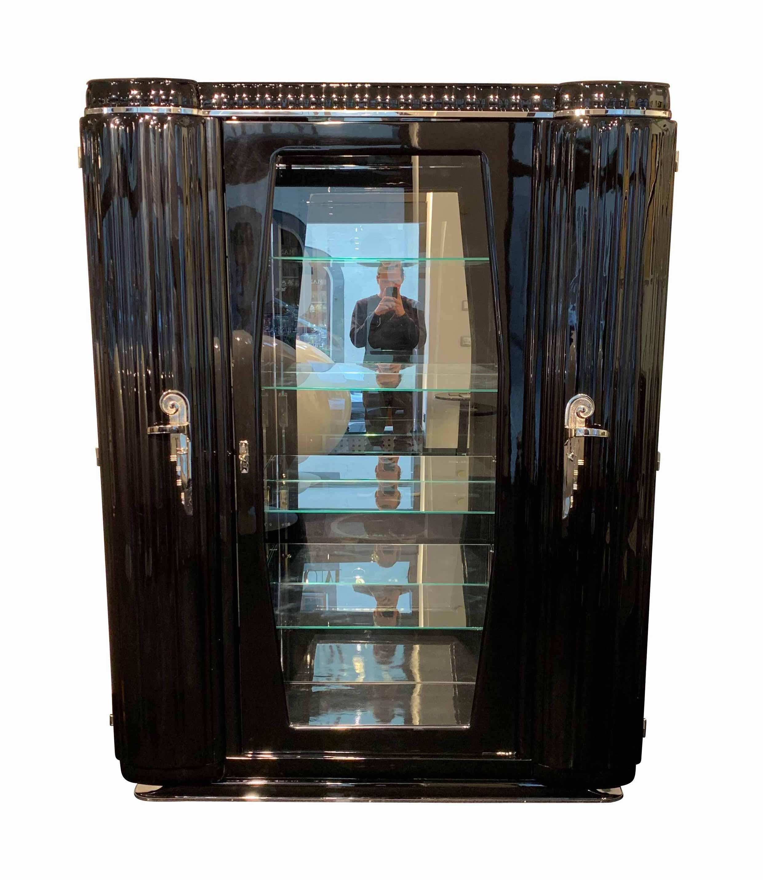 Outstanding, very beautiful and big original, perfectly restored Art Deco Vitrine / Showcase / Cabinet from France about 1930.

Black lacquered and high-gloss polished oak solid wood. (Polyurethane Piano Lacquer)
Wonderful cannelured/fluted cornice