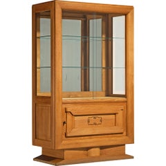 Vitrine Art déco en chêne et verre et détails décoratifs en cuivre