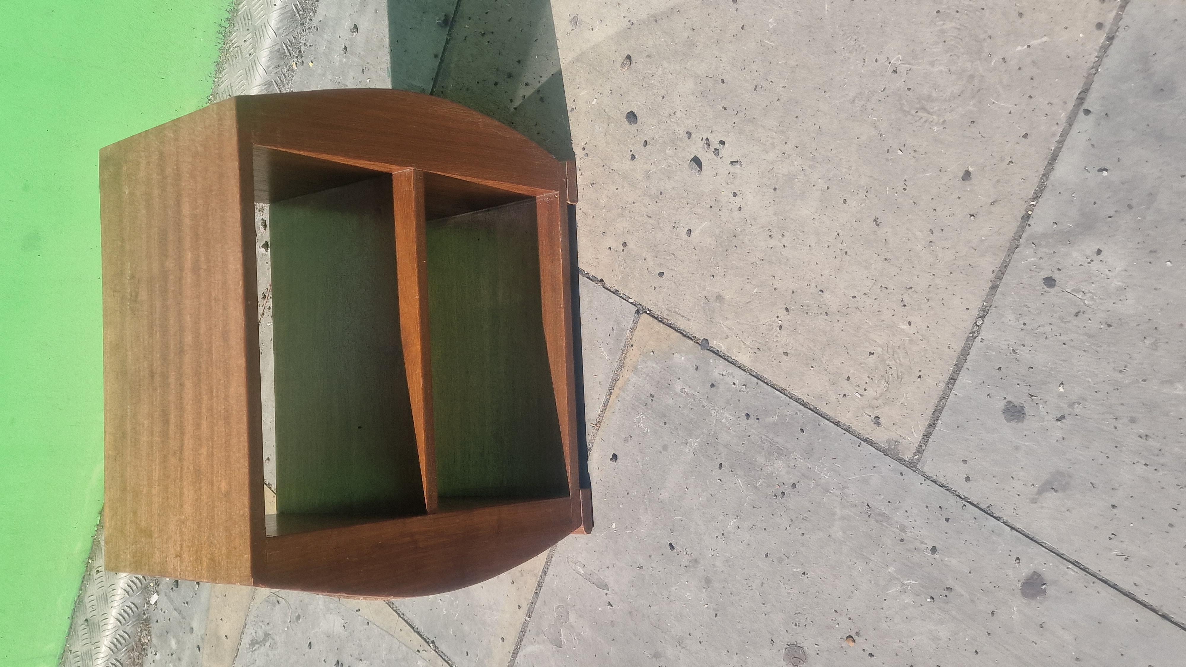 Mesa auxiliar y librería Art Déco Moderno de mediados de siglo en venta