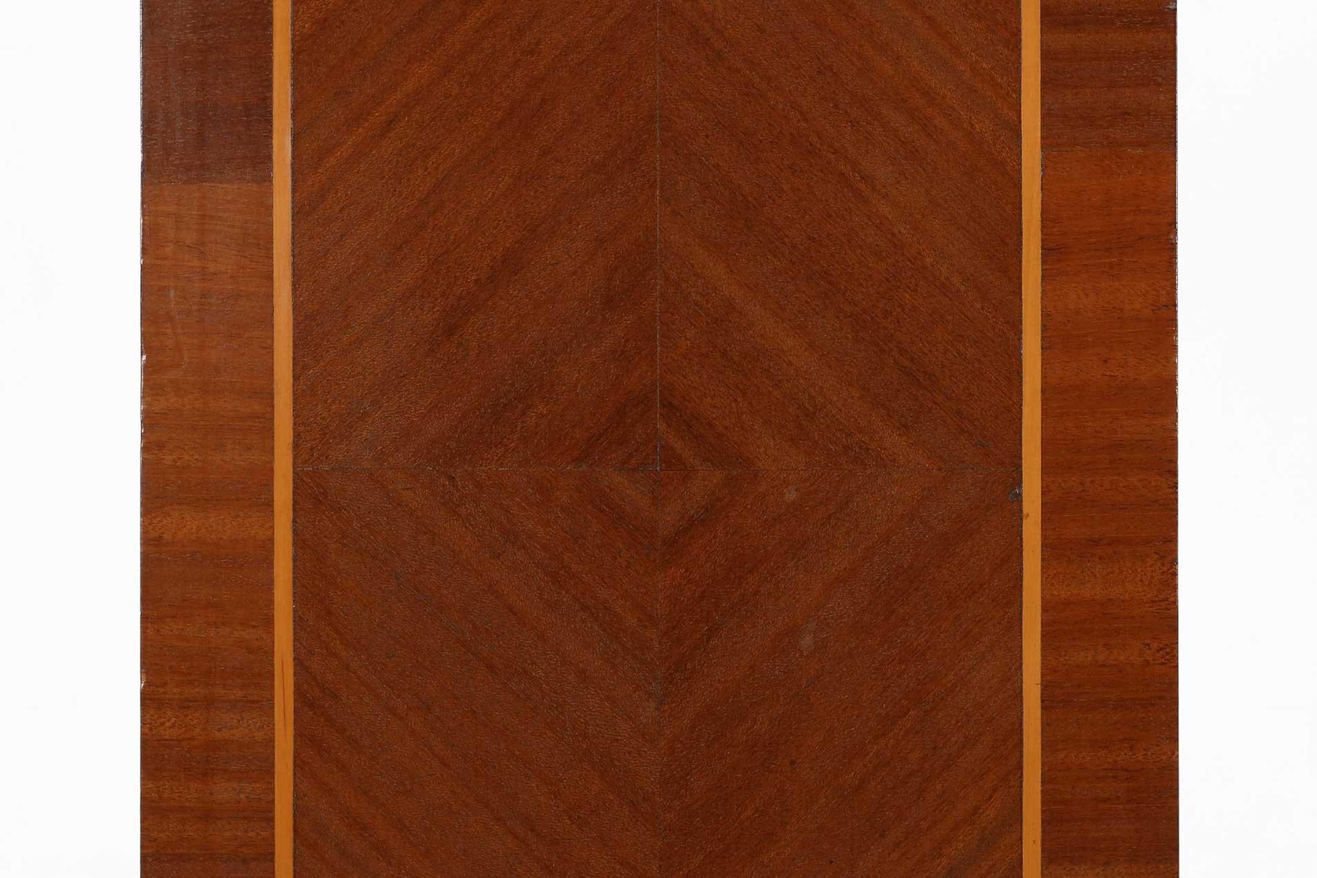 Art déco-Beistelltisch von De Coene Freres mit Holzintarsien und Marmorplatte, 1930er Jahre (Kupfer) im Angebot