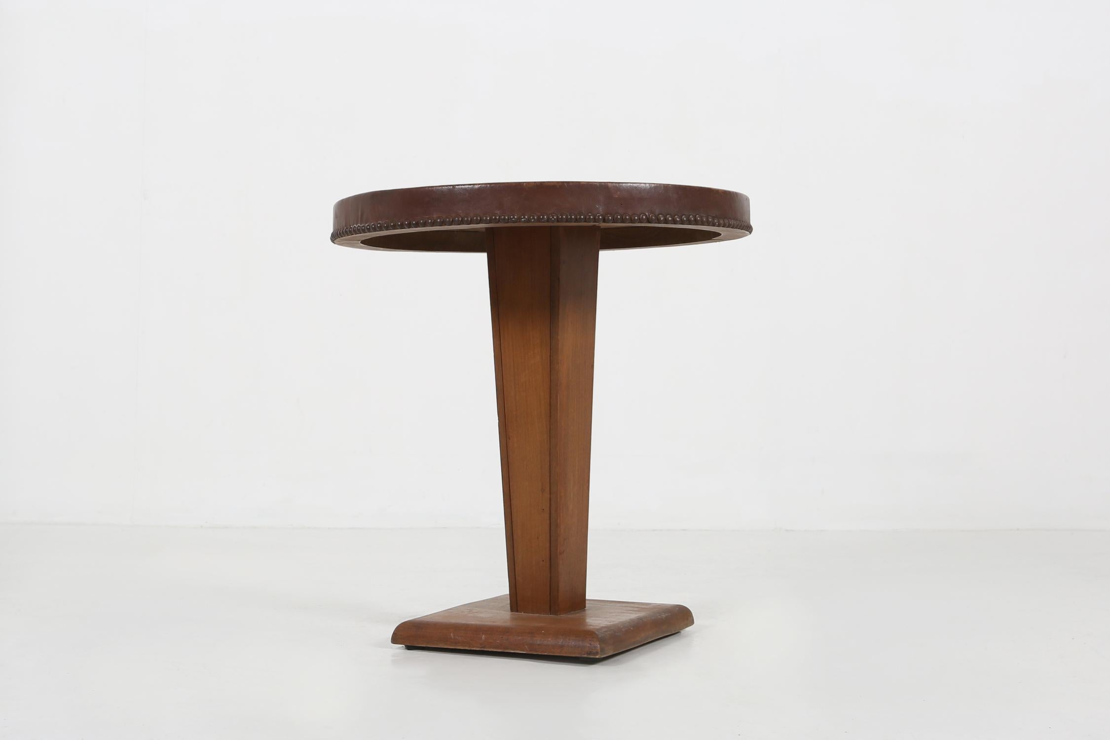 Art Deco side table with a leather top, Ca.1930.