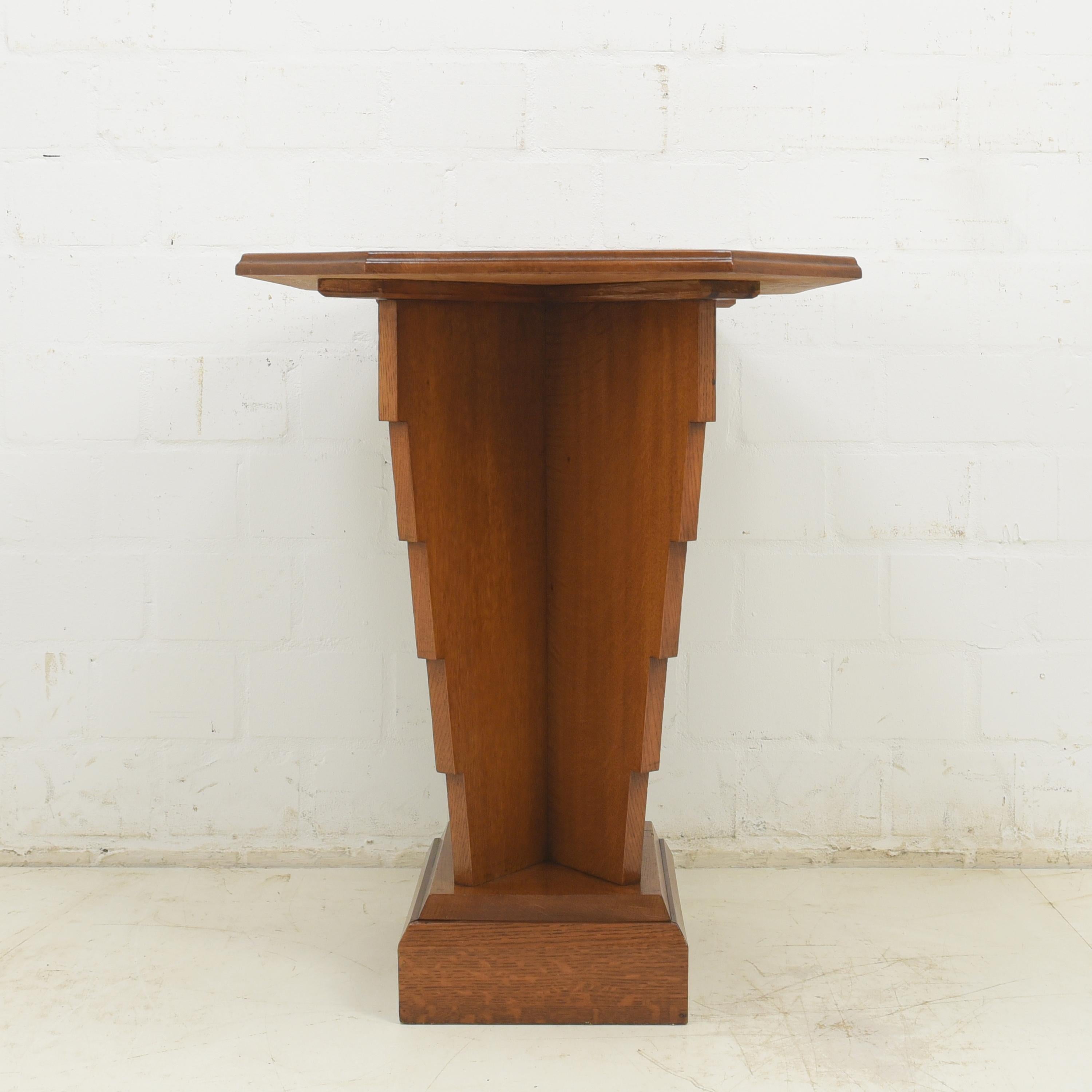 Art Deco Side Table / Coffee Table Pedestal in Oak, 1925 In Good Condition For Sale In Lüdinghausen, DE