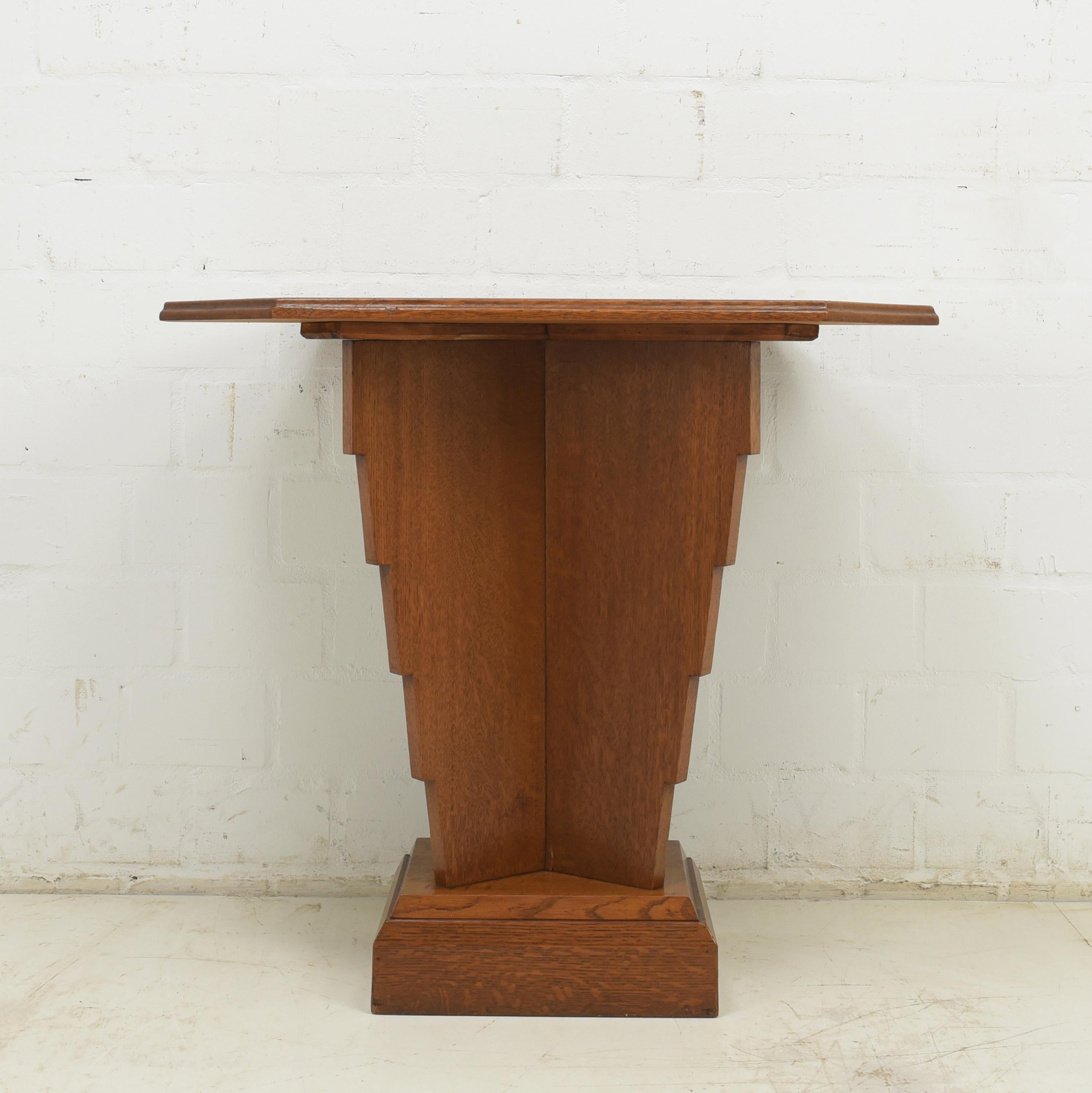 20th Century Art Deco Side Table / Coffee Table Pedestal in Oak, 1925 For Sale