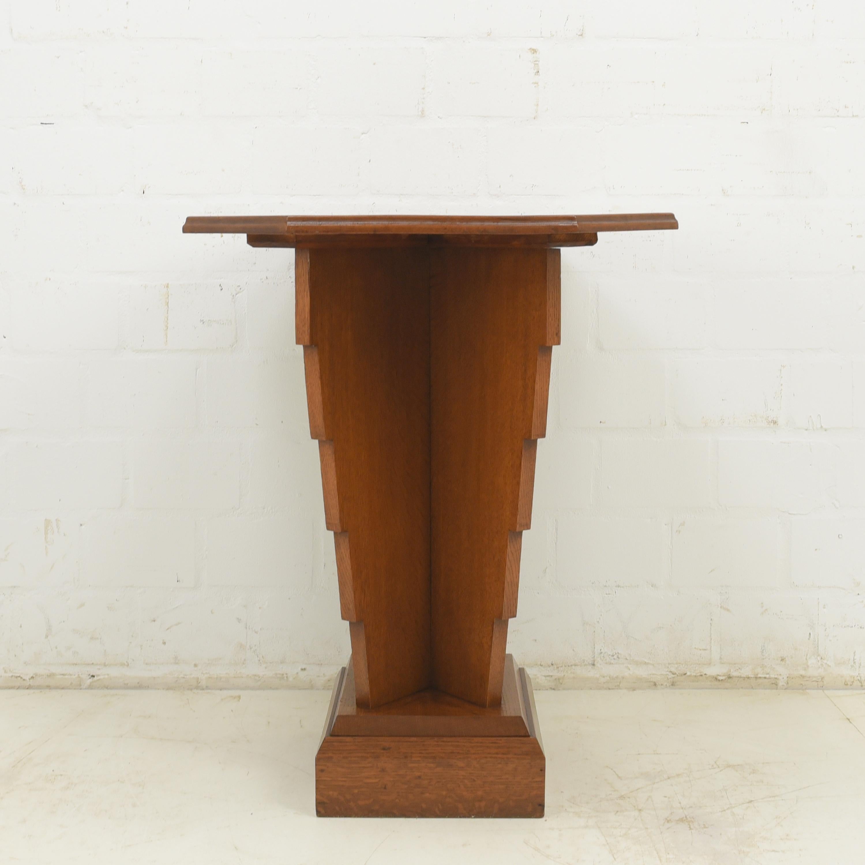 Art Deco Side Table / Coffee Table Pedestal in Oak, 1925 For Sale 1