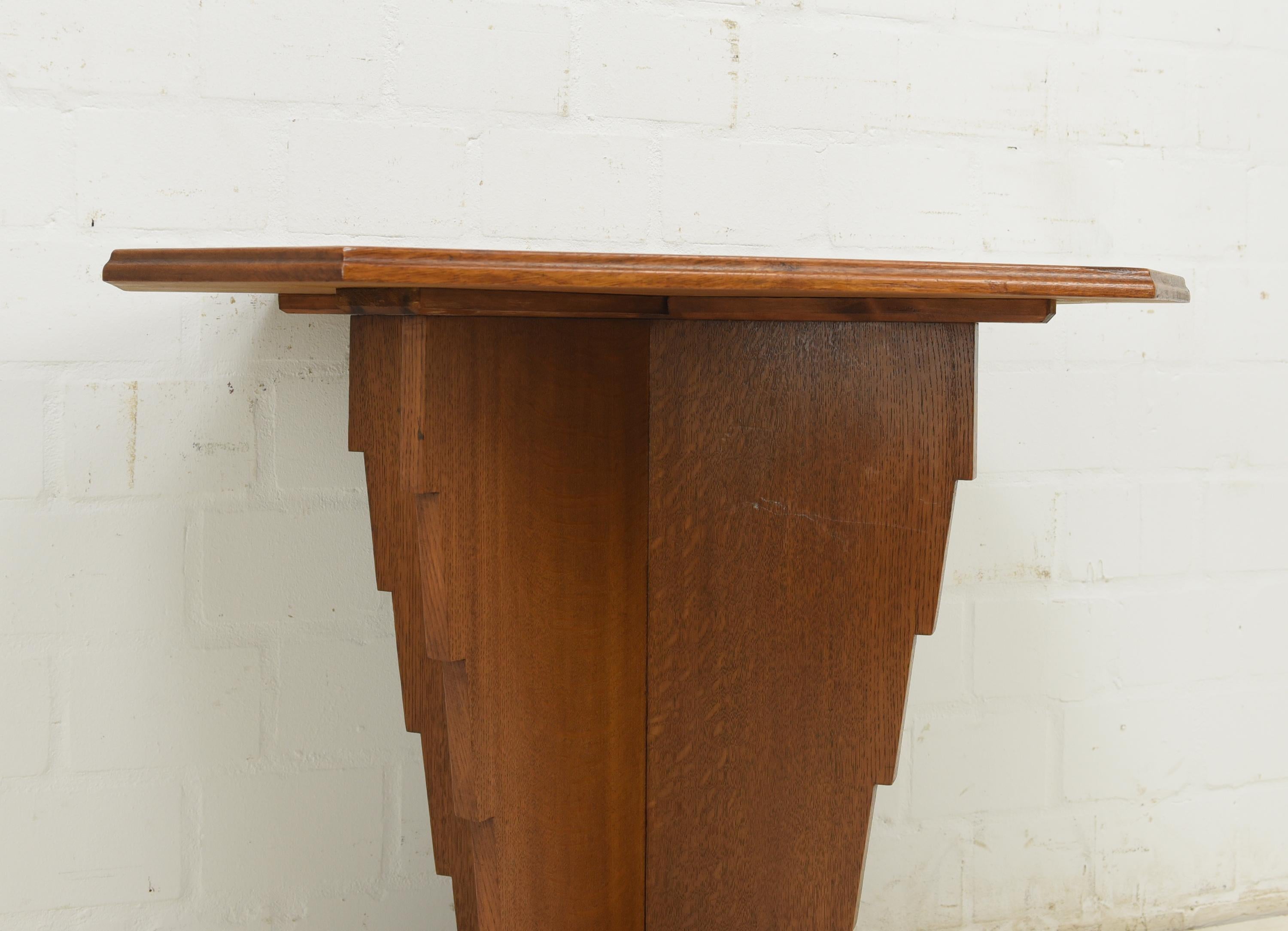 Art Deco Side Table / Coffee Table Pedestal in Oak, 1925 For Sale 2