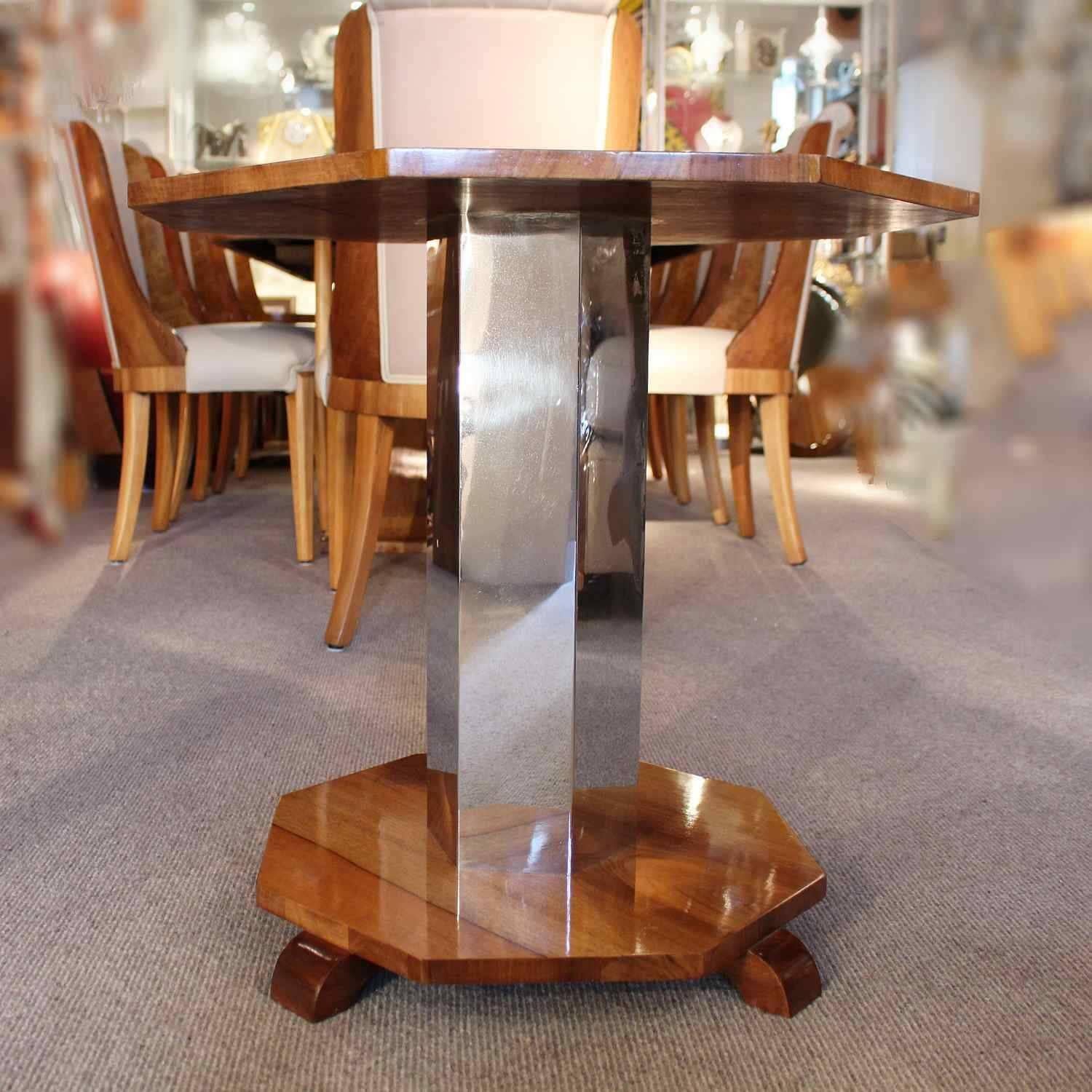 An Art Deco side table with figured walnut, octagonal top and base. Set over a hexagonal, metal pedestal leg.
   