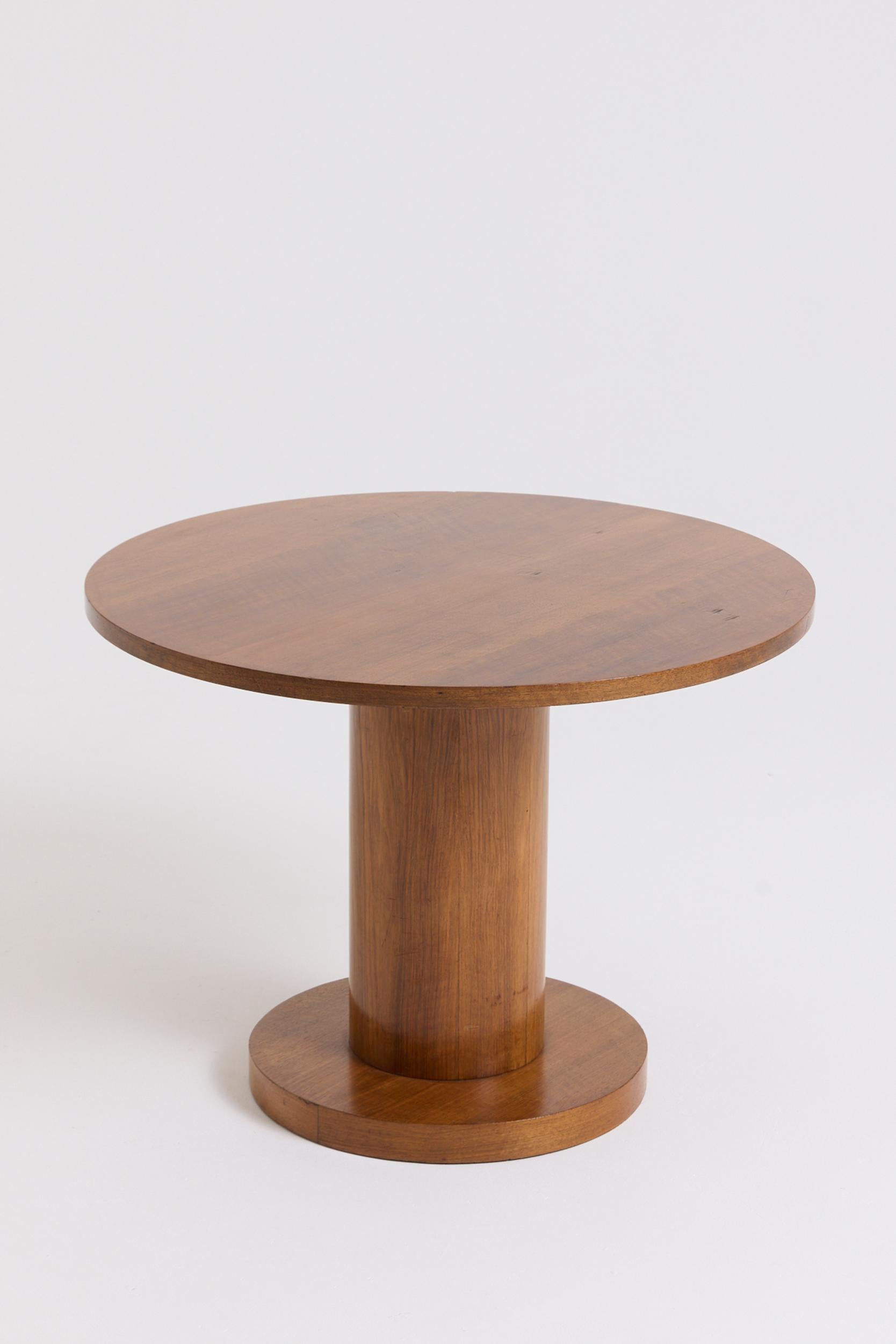 Un tavolino Art Déco in legno di faggio
Francia, circa 1930
