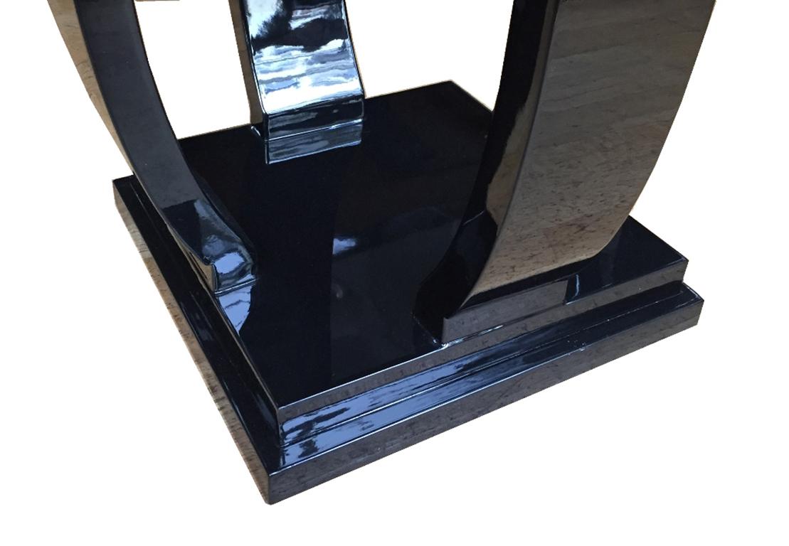 Bois de feuillus Table d'appoint Art déco en vente