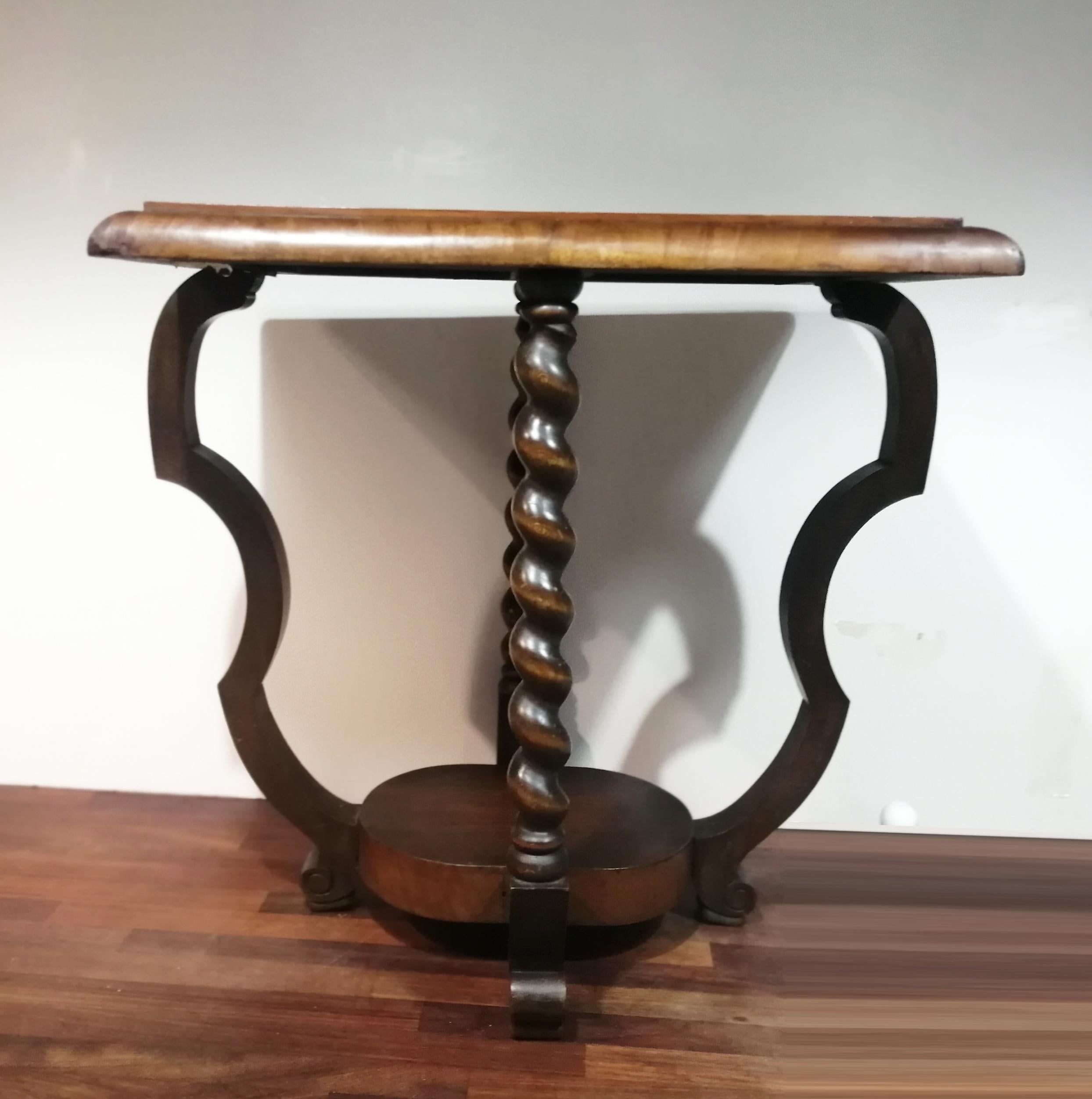  Art Deco  End or Side Table  Barley Twist Legs, 30s In Good Condition For Sale In Mombuey, Zamora