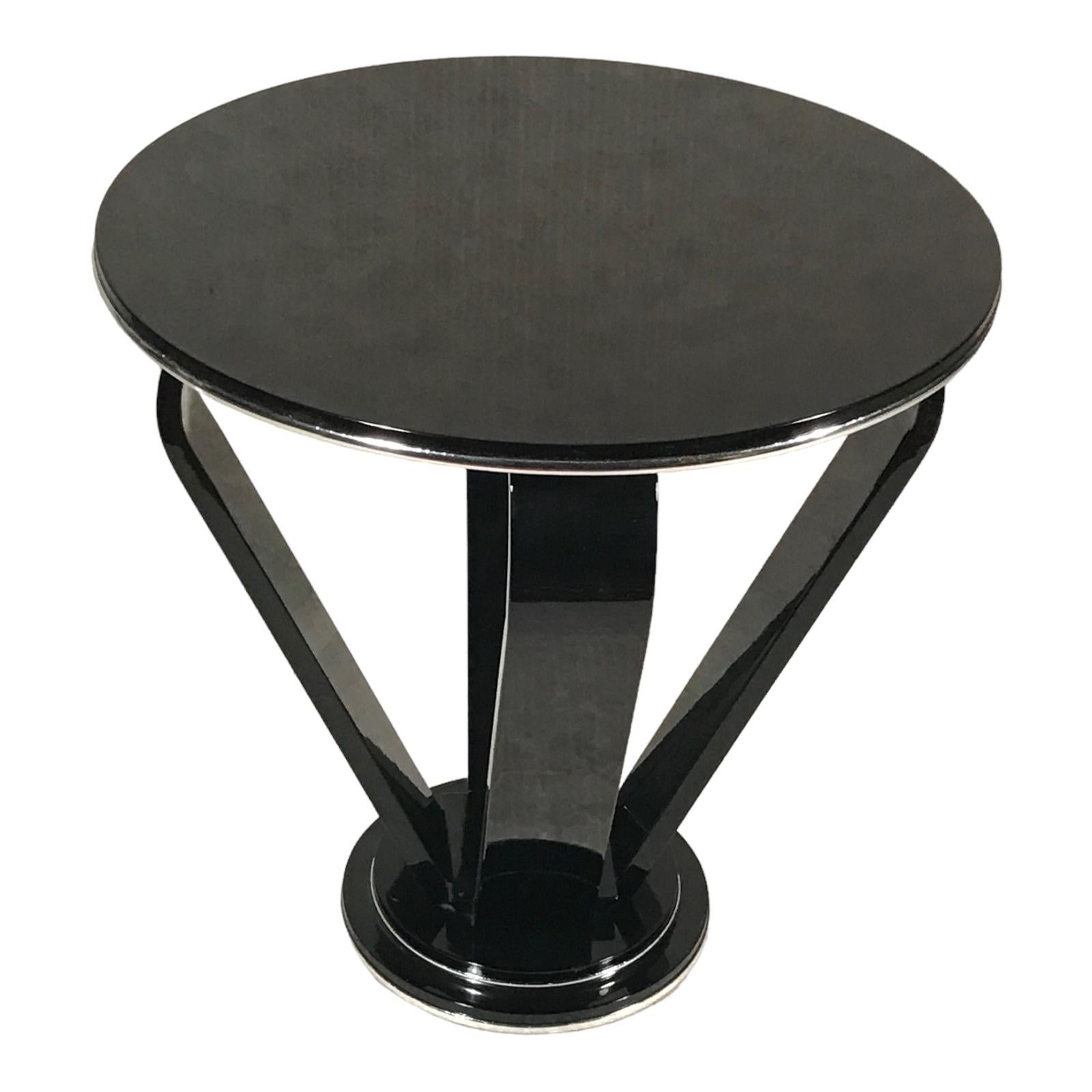 Introducing a remarkable round Art Deco table from France, crafted between the 1920s and 1930s. This exquisite piece showcases the timeless beauty of the Art Deco era, making it a captivating addition to any interior space.

Resting on four