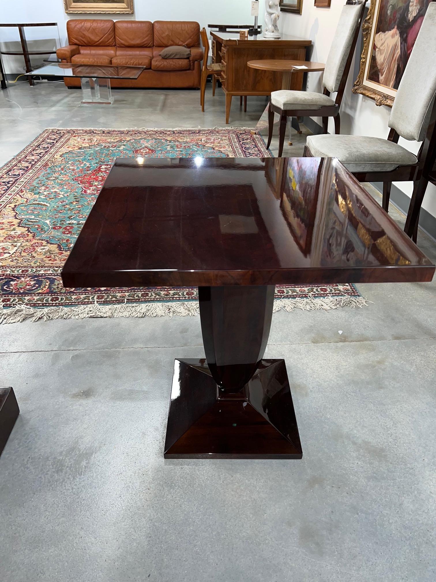 Very stable and comfortable Art Deco side table made out of walnut wood. It has square table top that presents beautiful wood grain, table rests on the square base 14