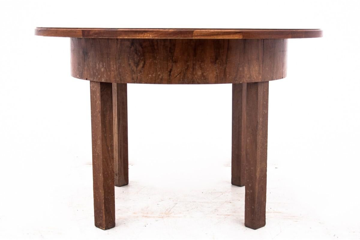 Art Deco side table, Germany, 1930s

Currently under renovation.

Wood: walnut

dimensions height 65 cm dia. 100 cm