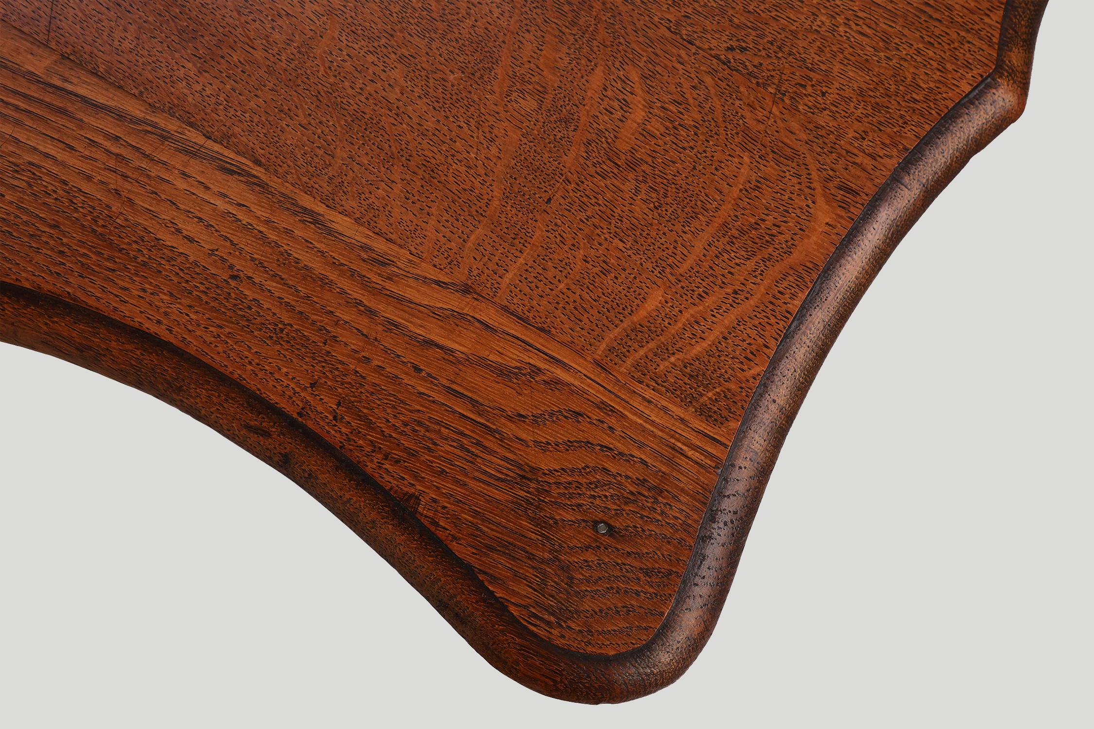 Table d'appoint Art déco en chêne massif, France ca. 1920 en vente 3