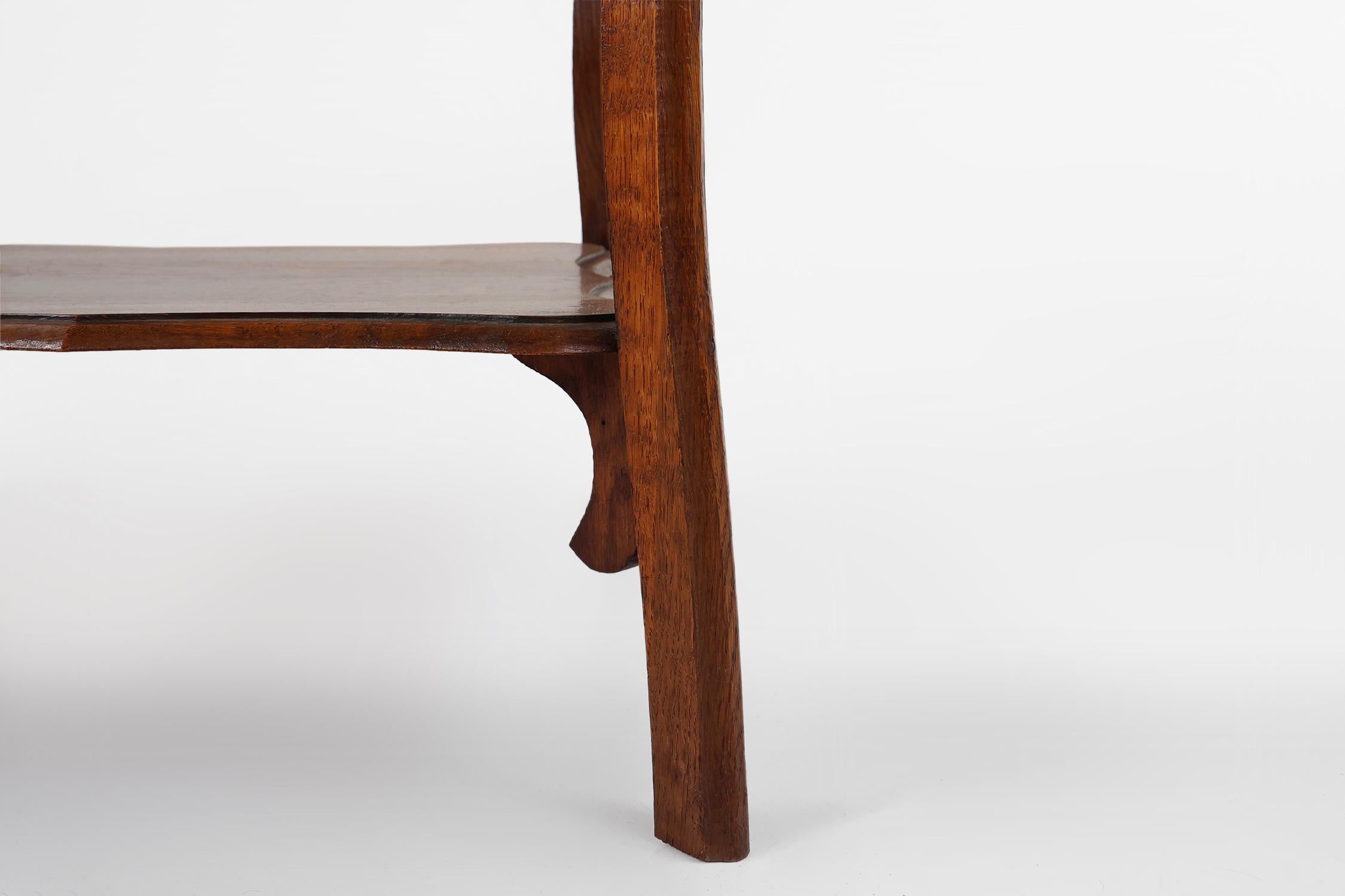 Table d'appoint Art déco en chêne massif, France ca. 1920 en vente 4