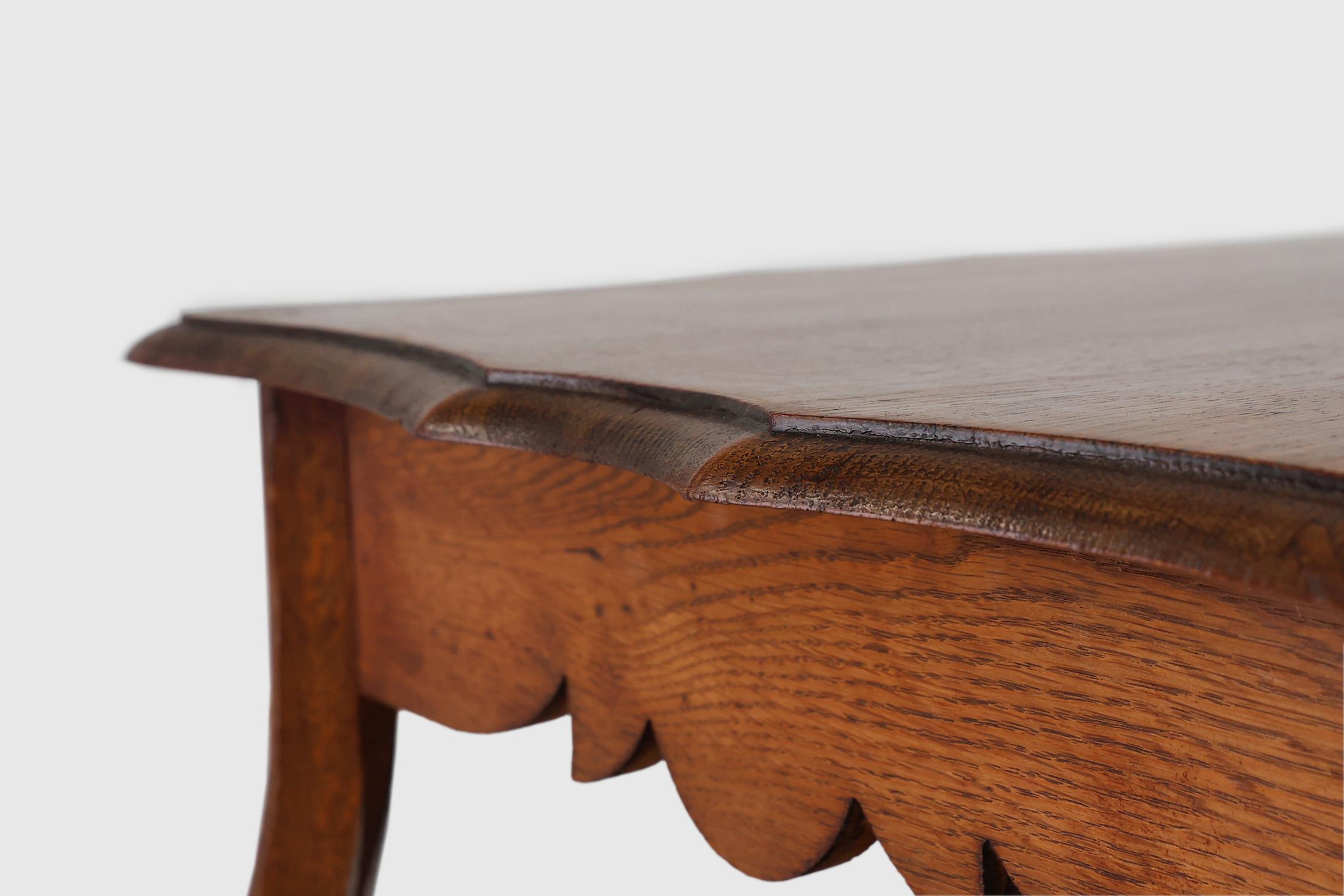 Chêne Table d'appoint Art déco en chêne massif, France ca. 1920 en vente