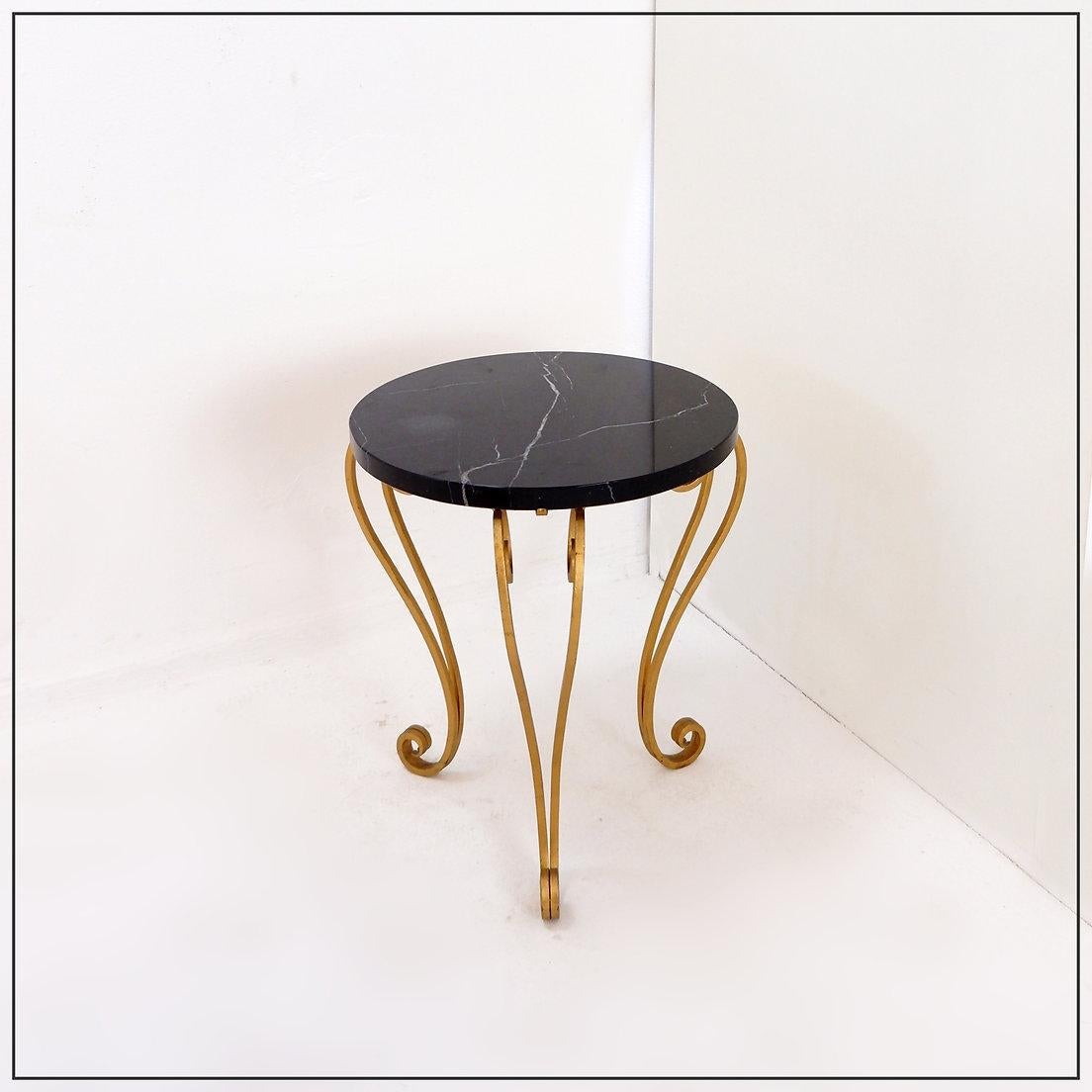 Table d'appoint Art Déco en marbre et fer doré - René Prou en vente 1