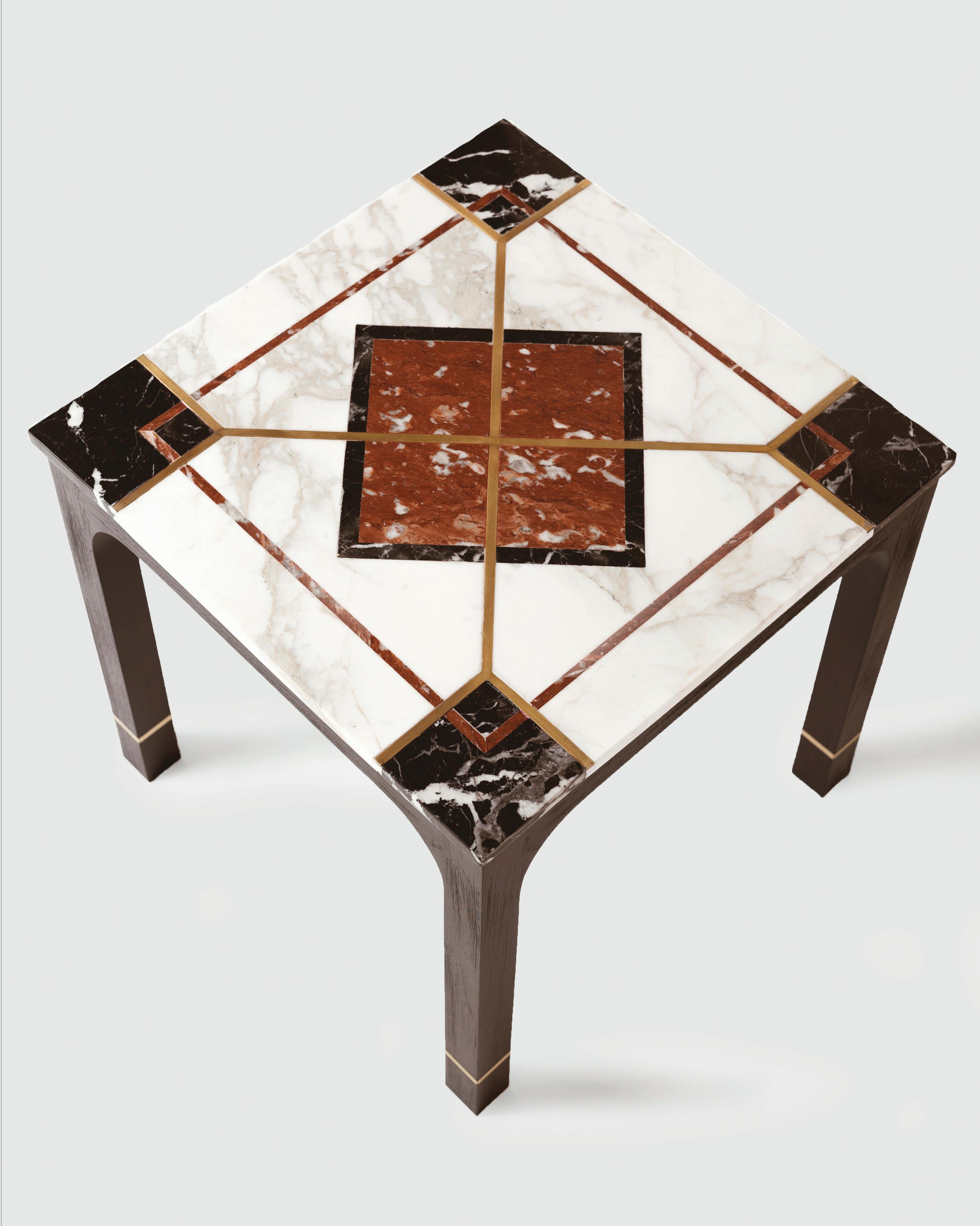 Mexicain Table d'appoint Art Déco en chêne avec incrustations en bronze et couvercle en marbre avec laiton 2 en vente