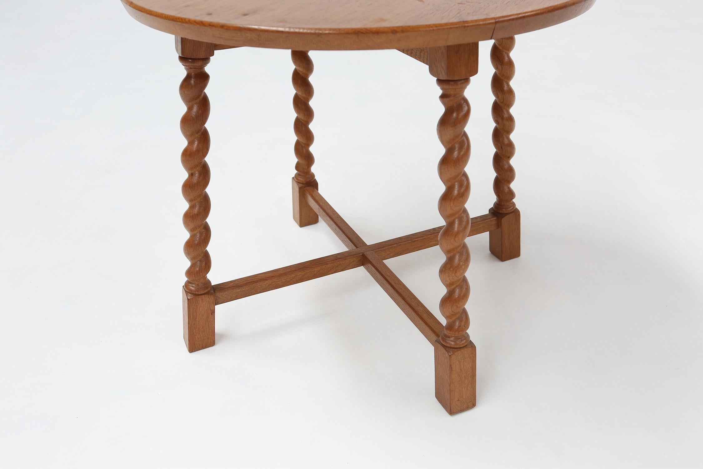 Art Deco Side Table in Solid Oak Ca.1940 In Good Condition For Sale In Meulebeke, BE