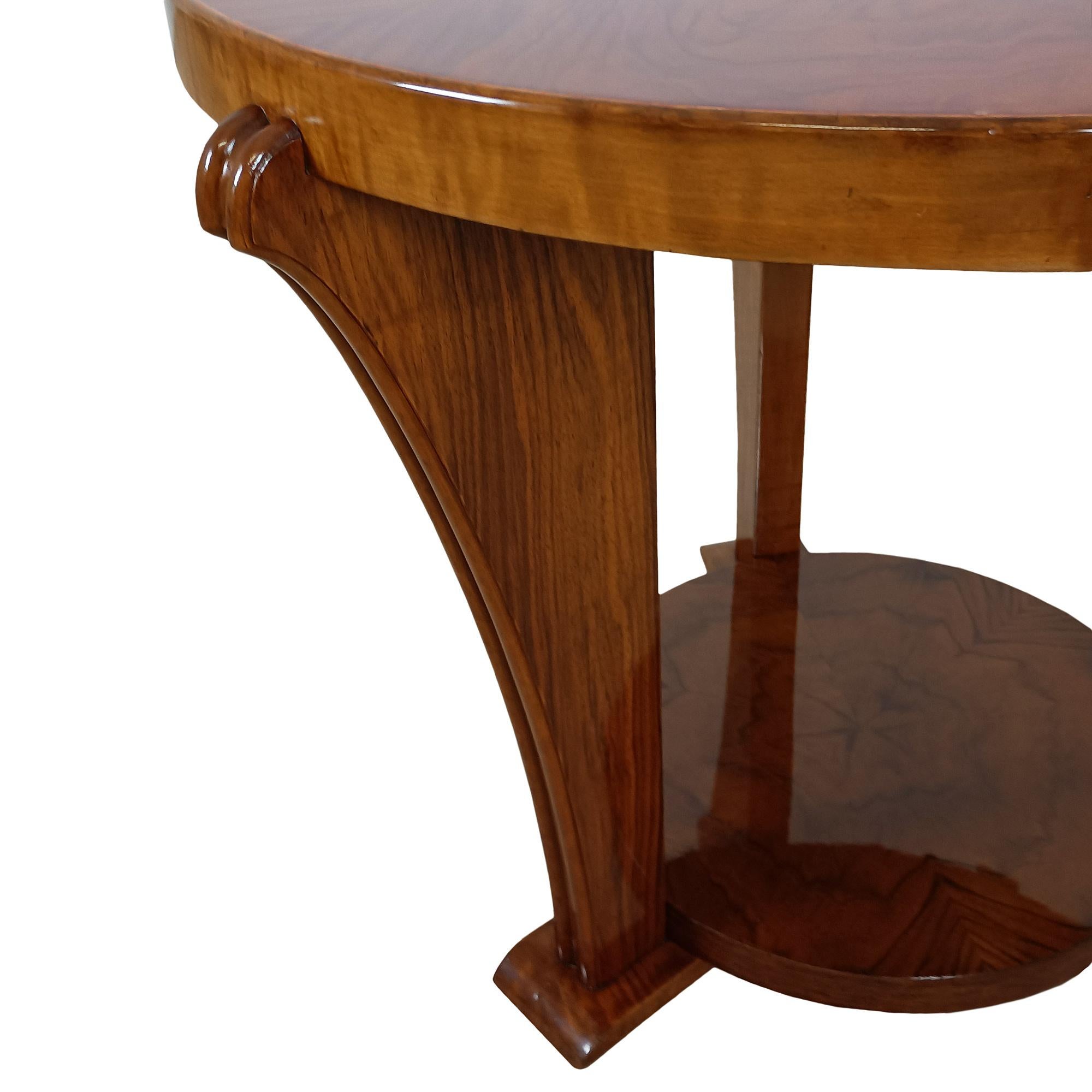 Art Deco Side Table In Solid Walnut – France 1930 For Sale 1