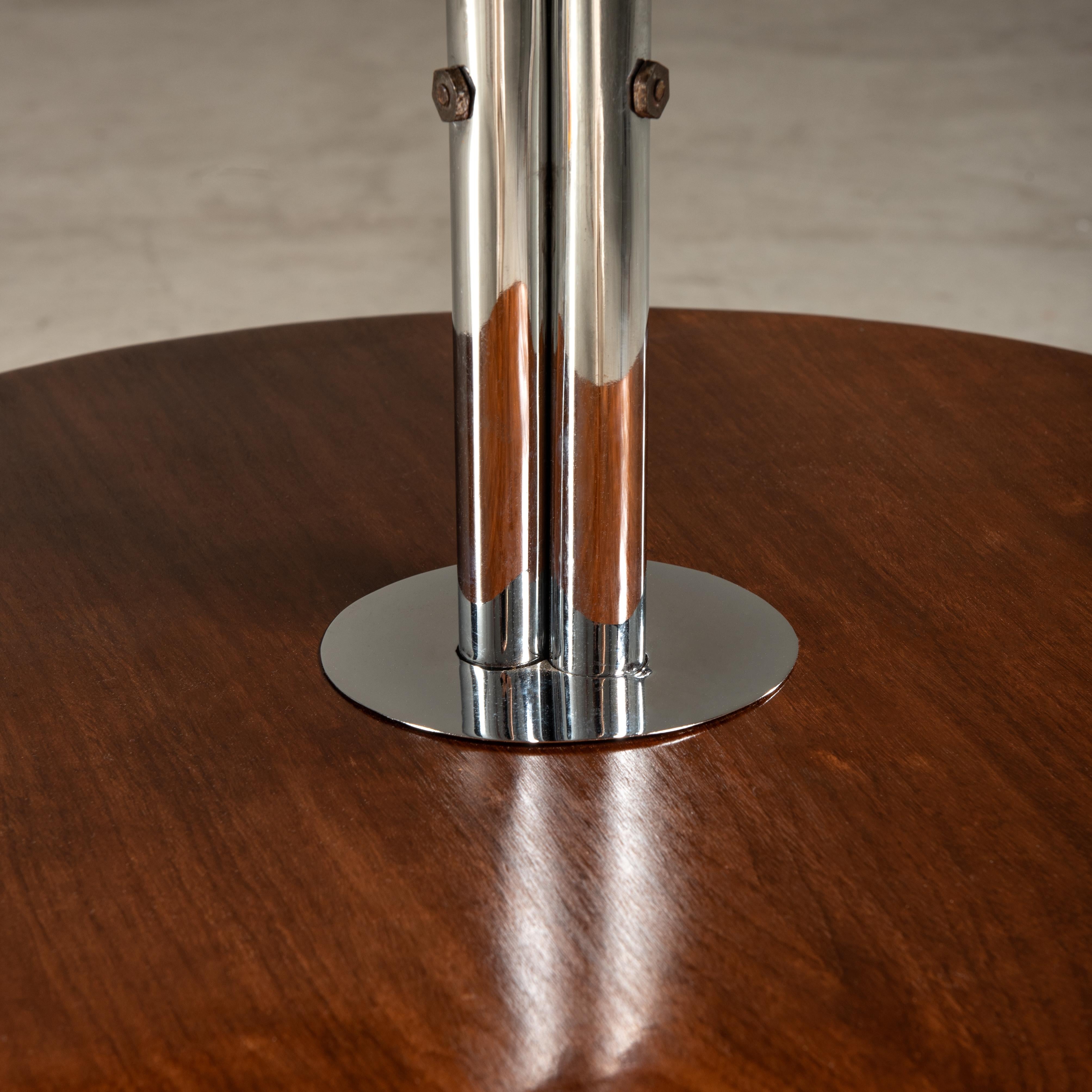 Métal Table d'appoint Art déco en métal tubulaire et bois, par John Graz, brésilien moderne en vente