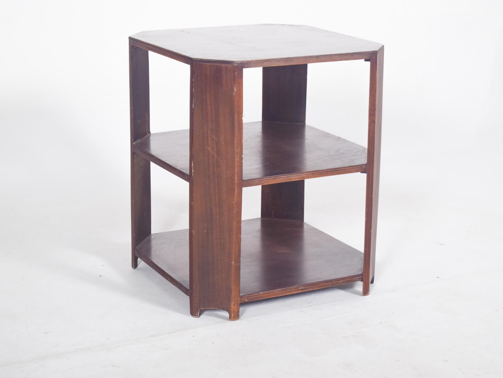 Art Deco Side Table in Walnut, 1920s In Good Condition For Sale In Lisboa, Lisboa