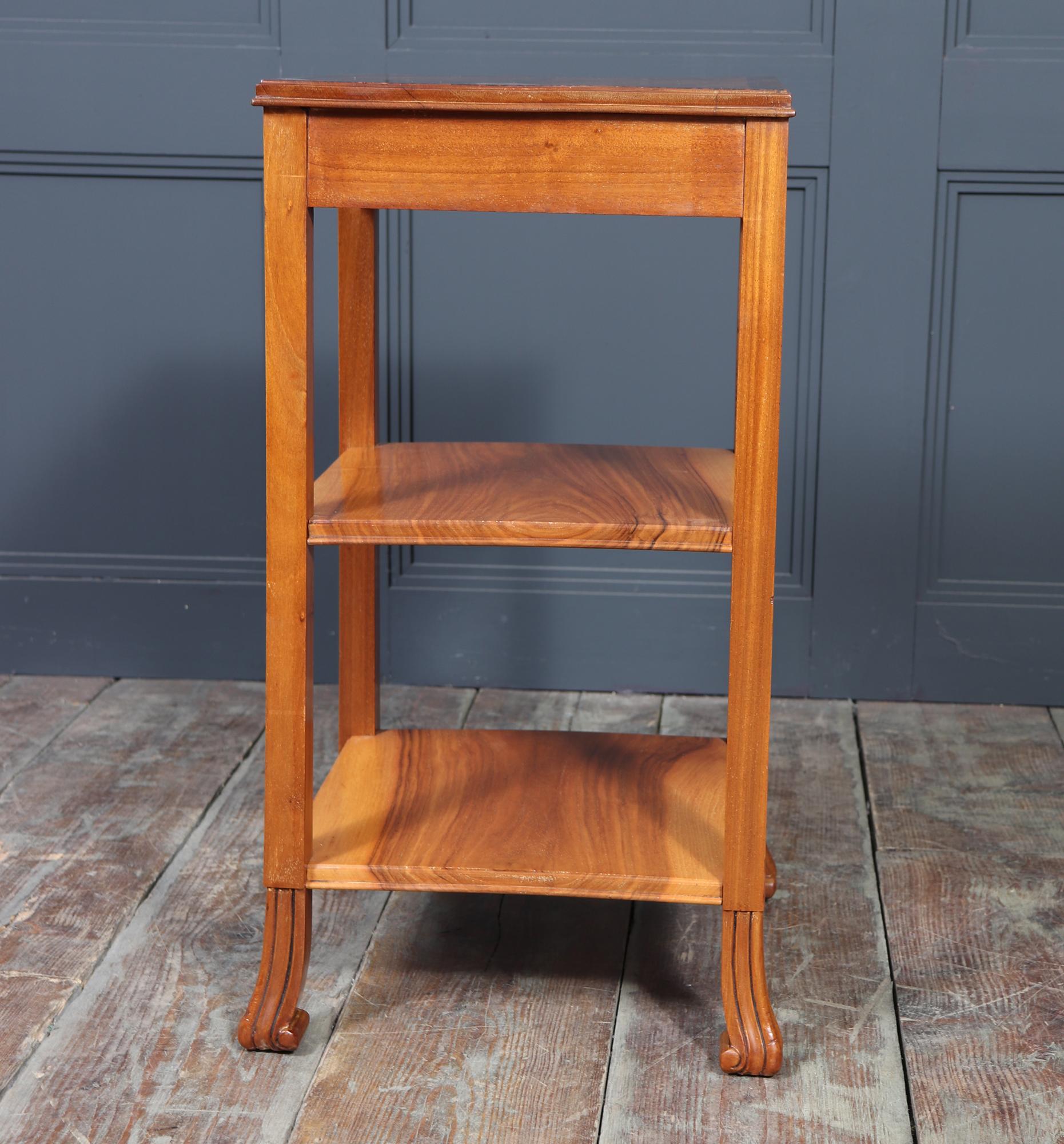 Table d'appoint Art déco en noyer en vente 8