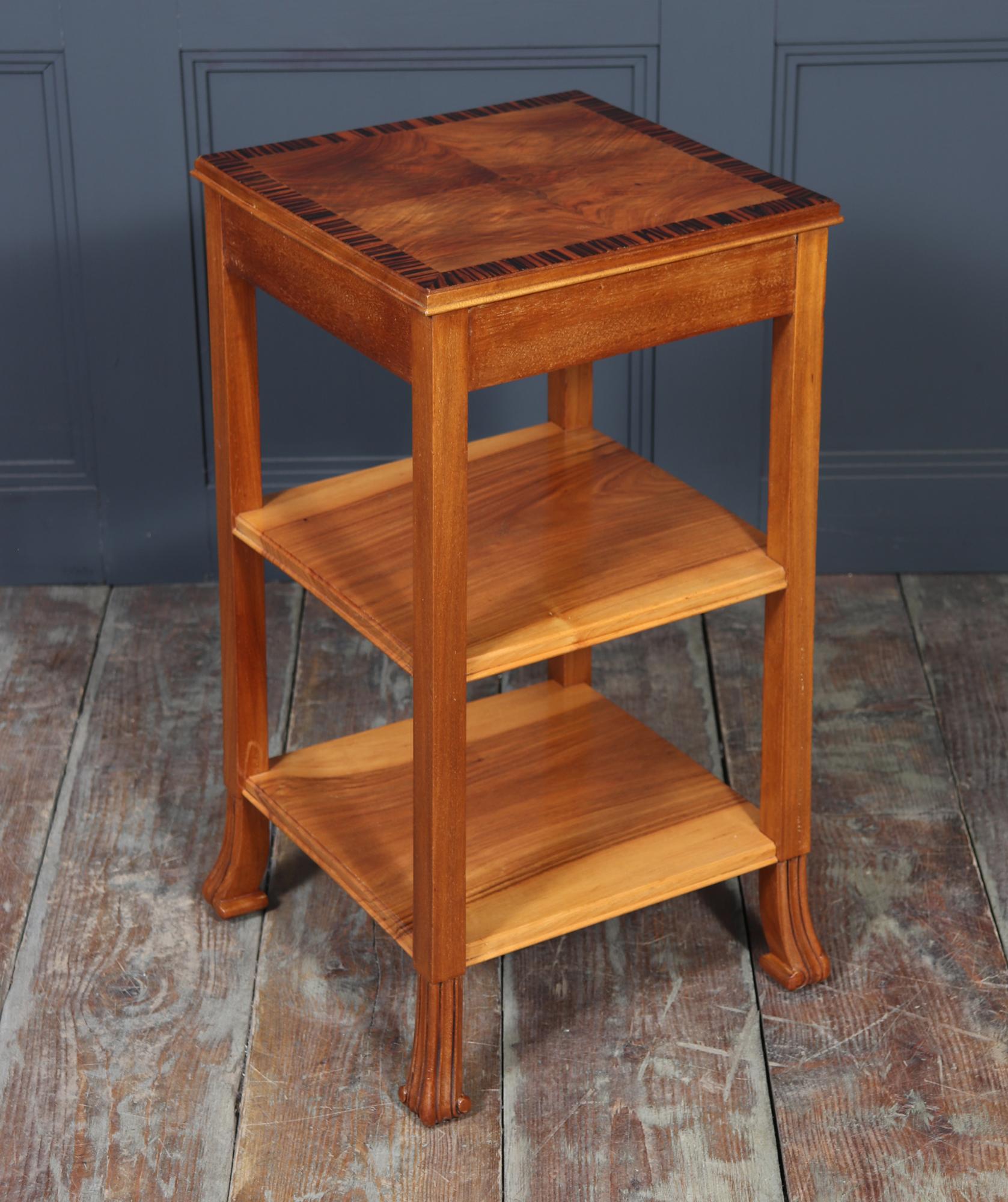 Table d'appoint Art déco en noyer en vente 2