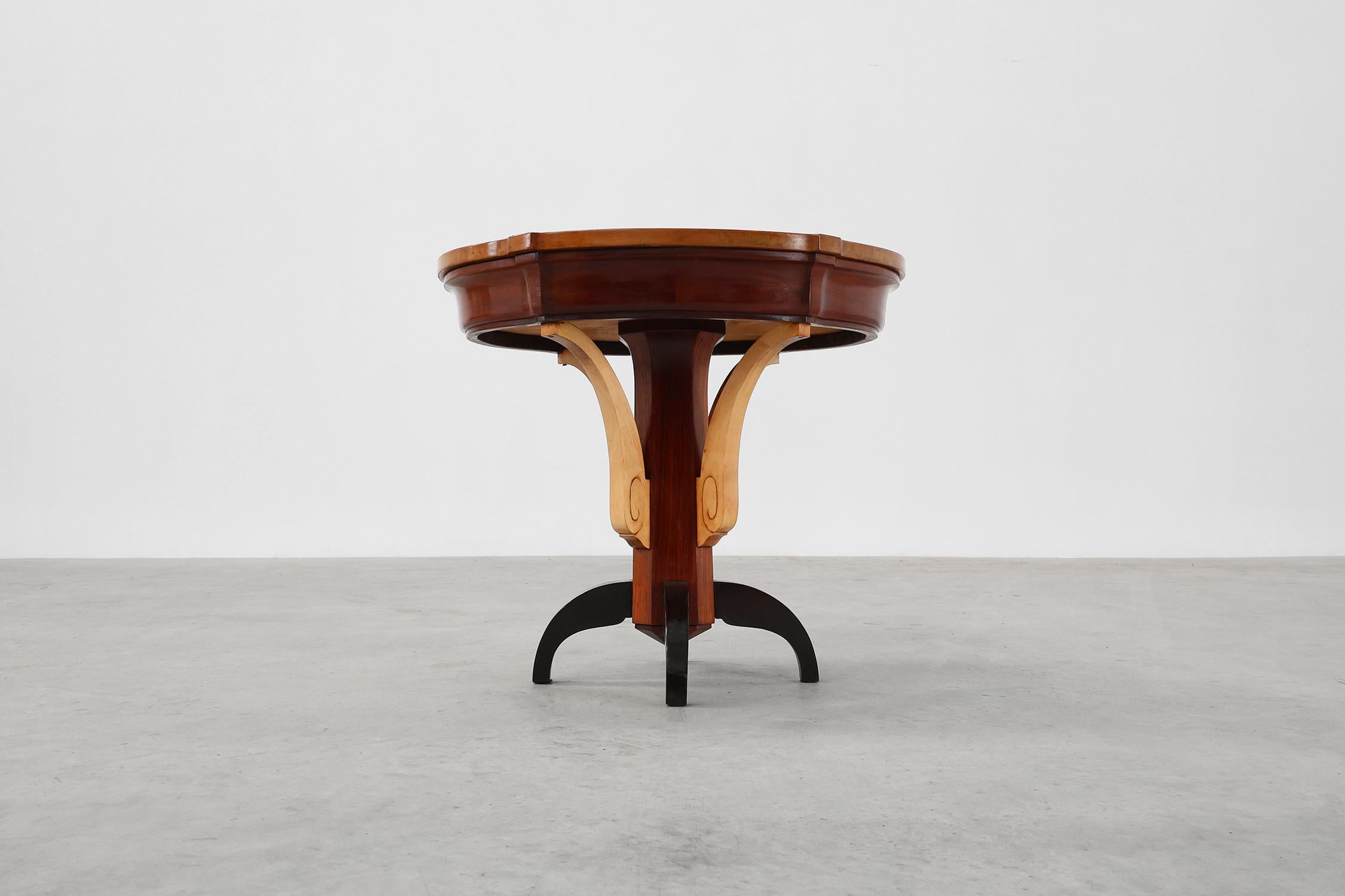 Table d'appoint Art Deco en bois, France ca. 1930 en vente 4