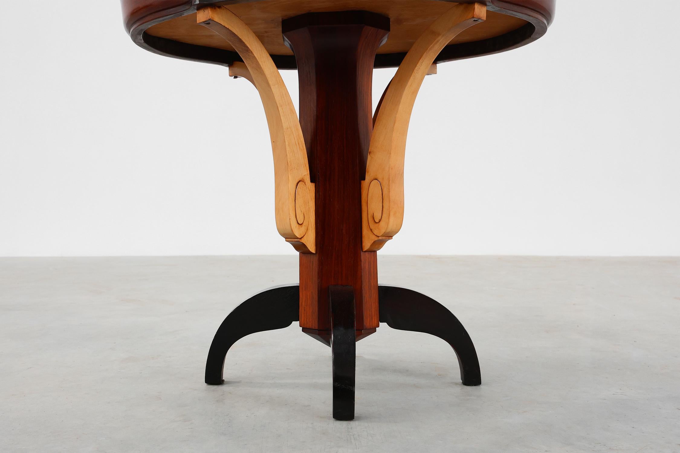 Table d'appoint Art Deco en bois, France ca. 1930 en vente 5