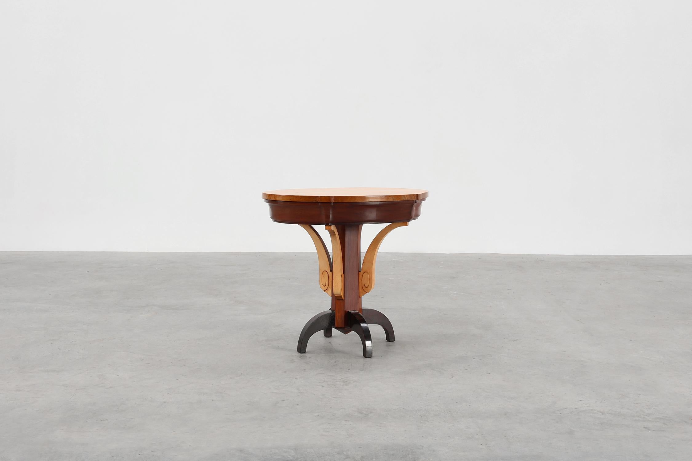 Table d'appoint Art Deco en bois, France ca. 1930 en vente 1