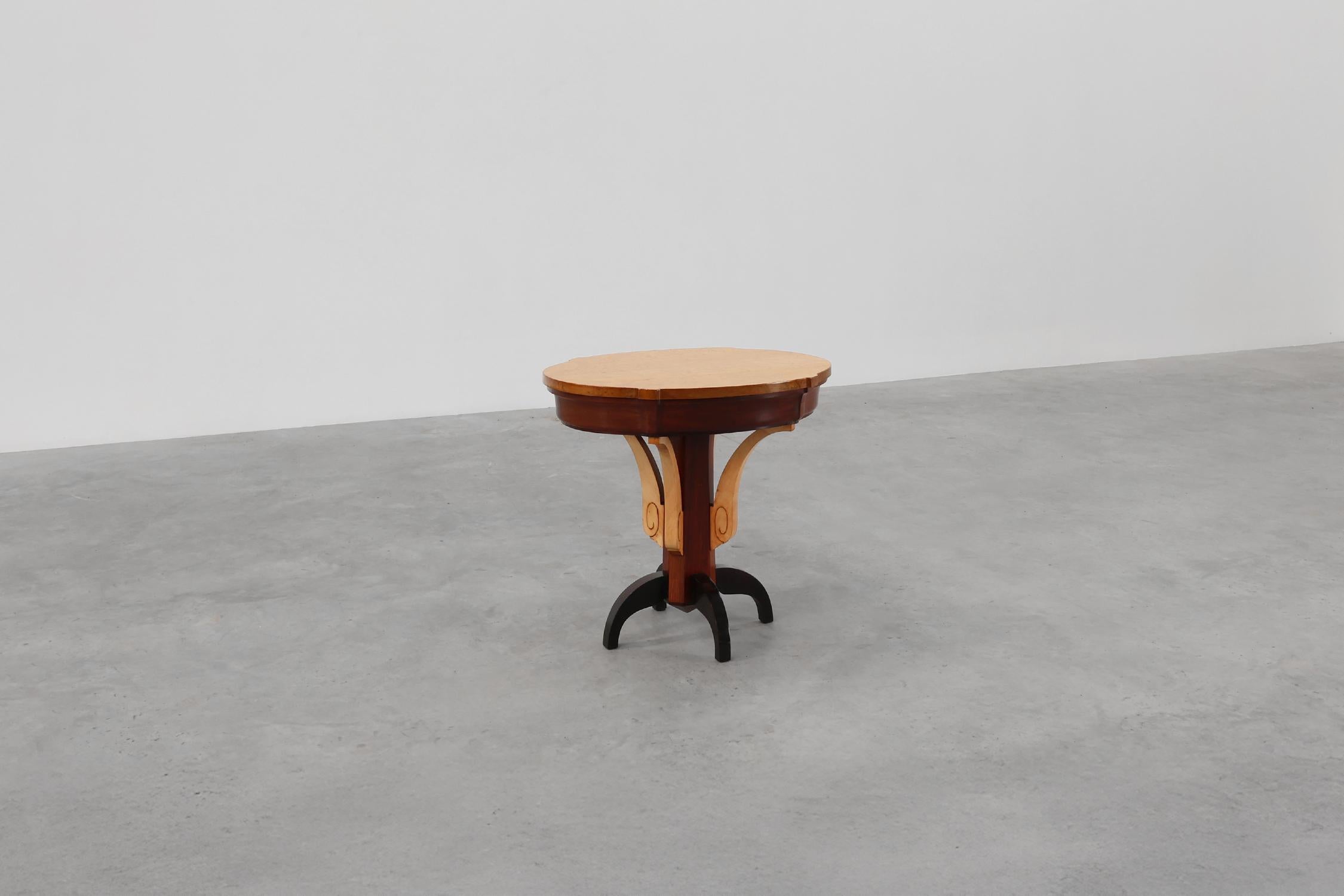 Table d'appoint Art Deco en bois, France ca. 1930 en vente 2