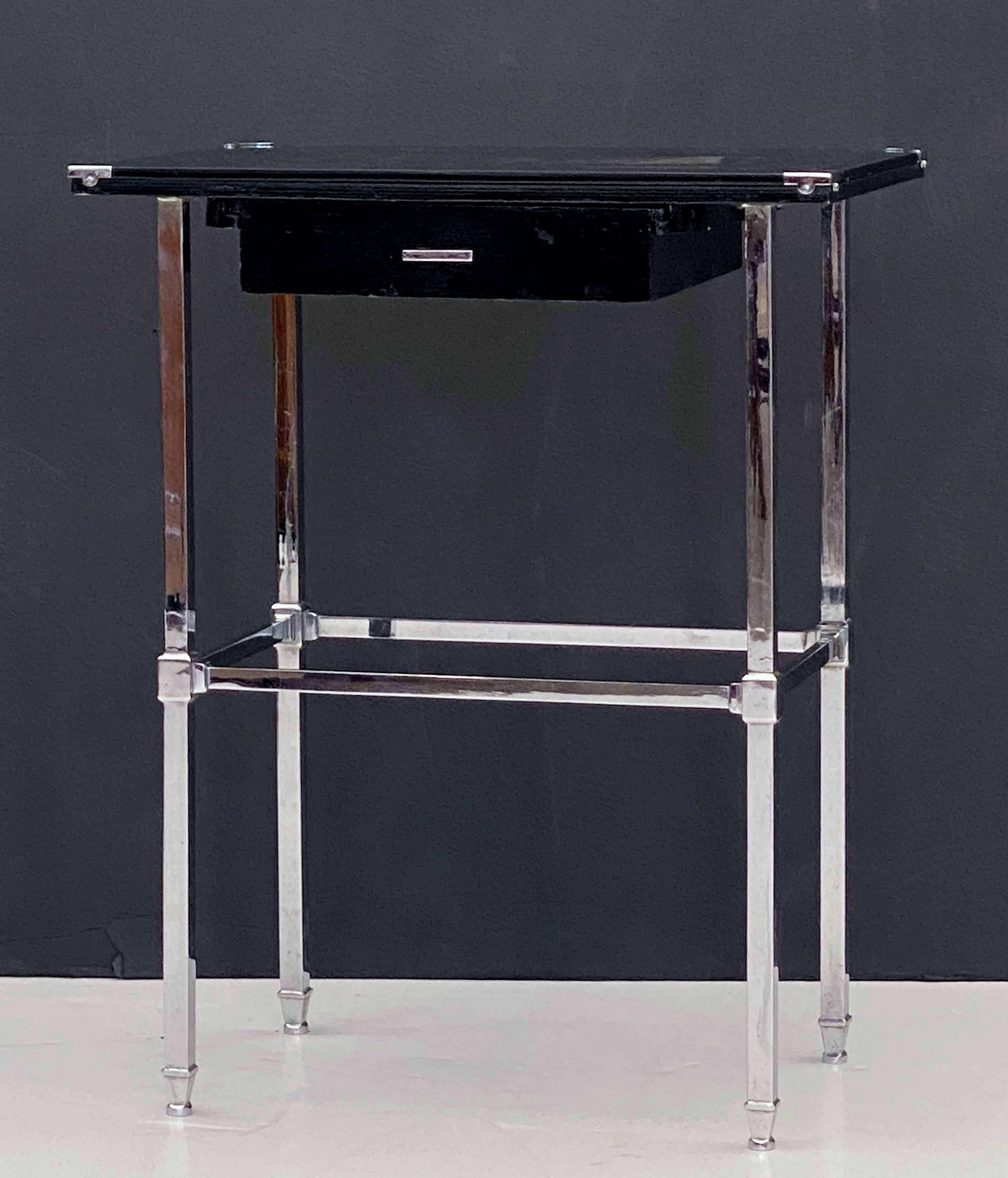 Table d'appoint Art Déco en noir et chrome avec tiroir d'Angleterre en vente 3
