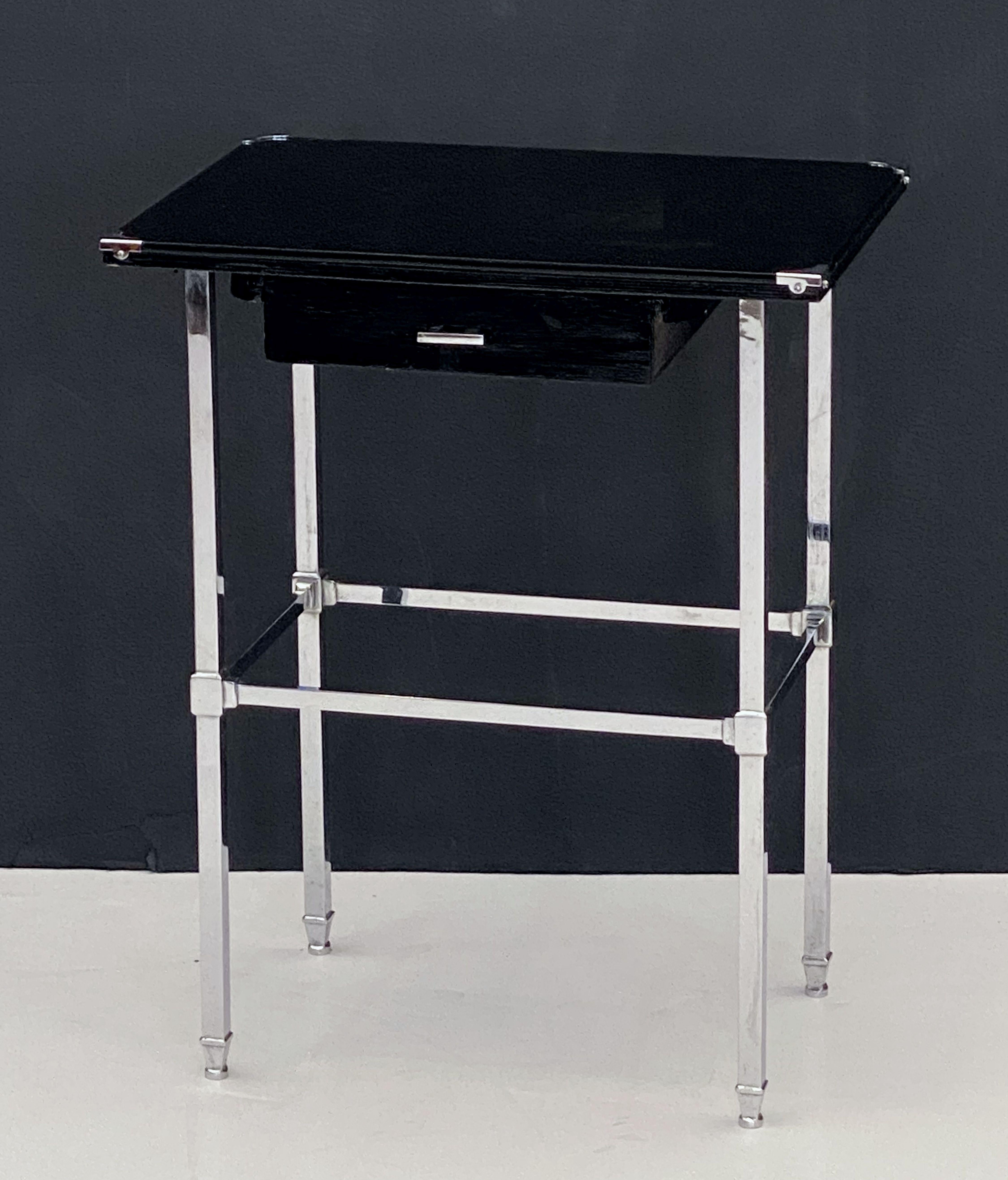 Art Deco Beistelltisch aus Schwarz und Chrom mit Schublade aus England (Art déco) im Angebot