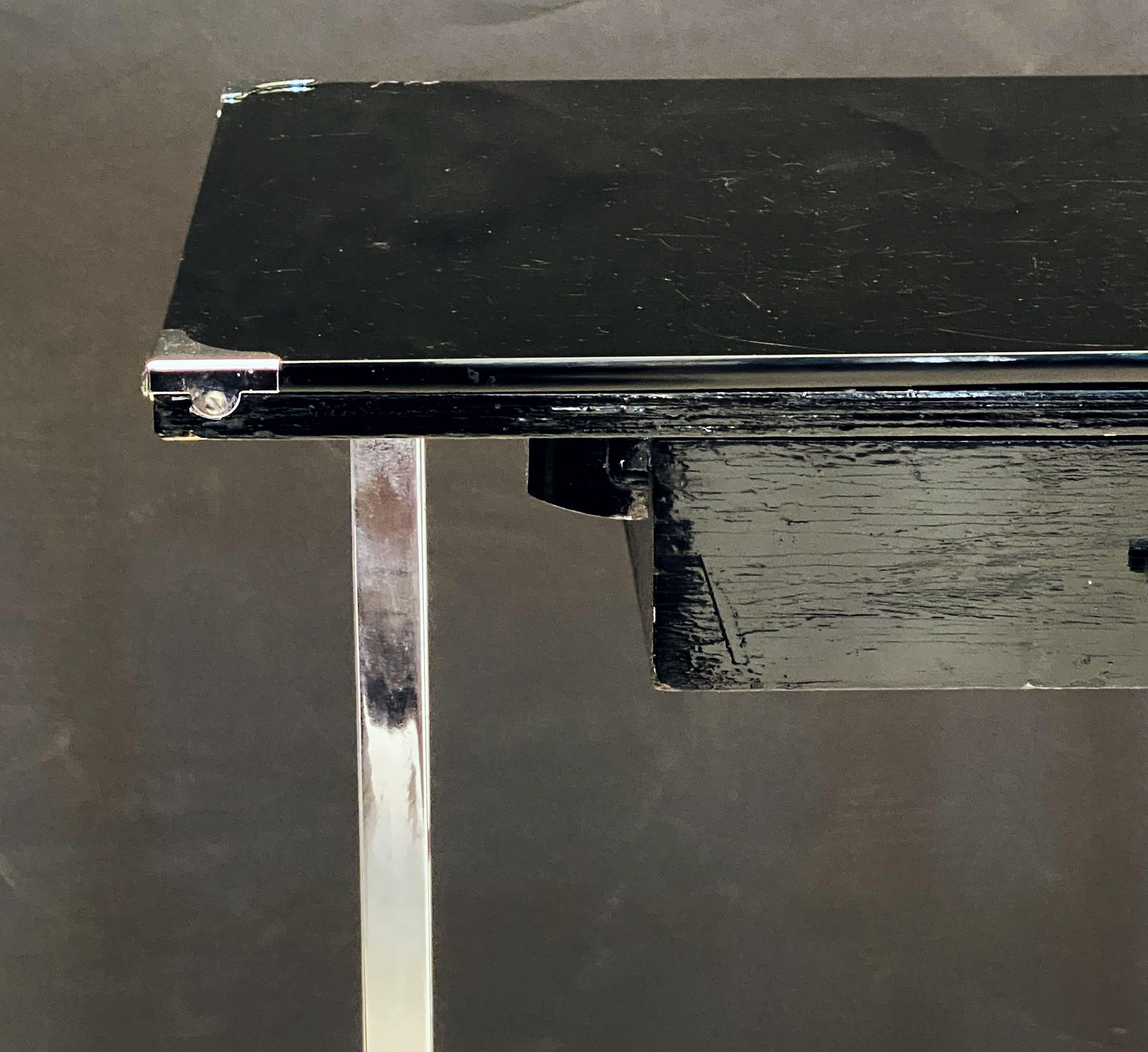 20ième siècle Table d'appoint Art Déco en noir et chrome avec tiroir d'Angleterre en vente